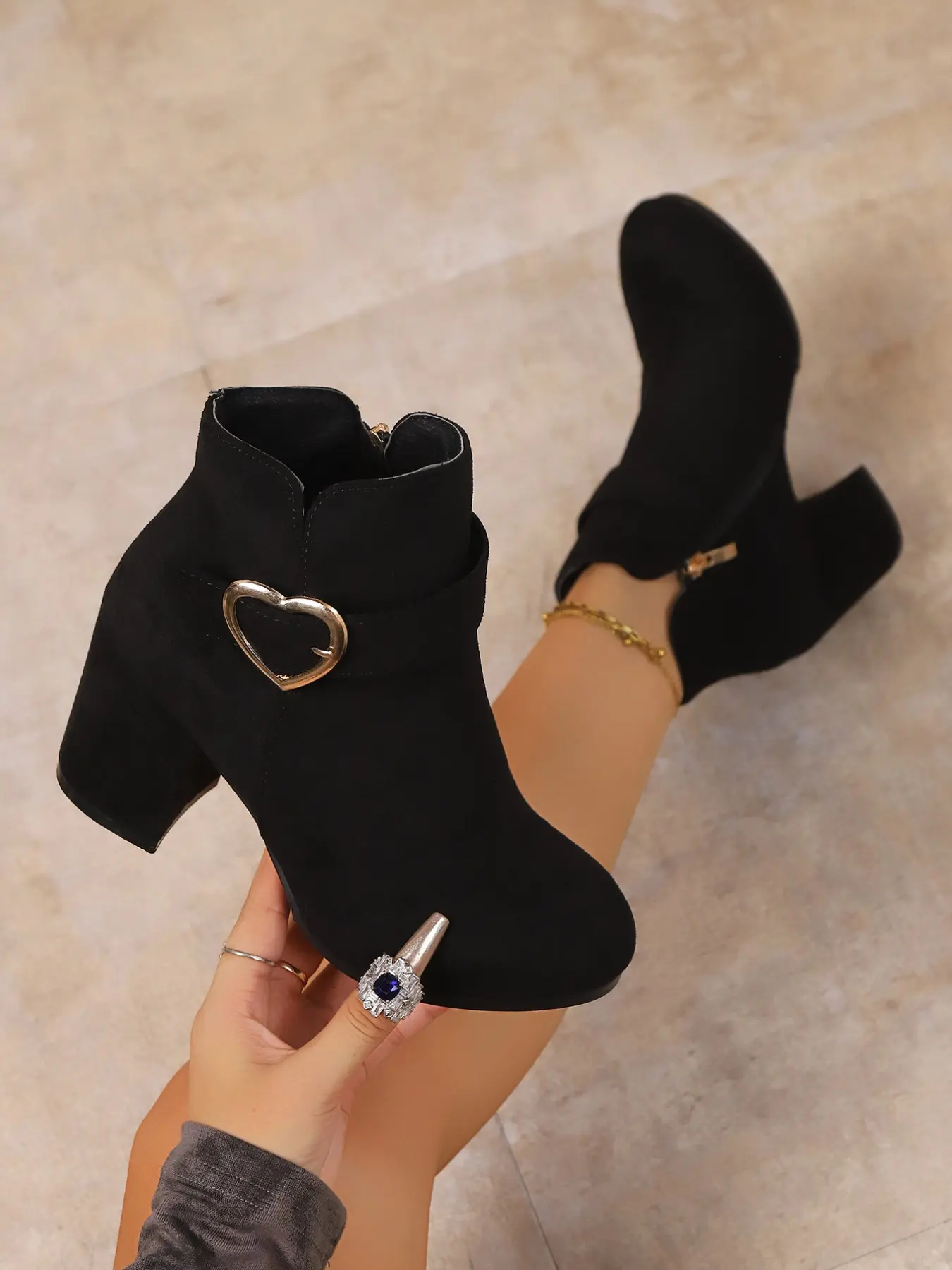 Heart Buckle Chunky Heel Ankle Boots for Women, 2026 New Arrival, Faux Fur Textile Side Zipper Boot, Retro Round Toe High Heeled Shoes