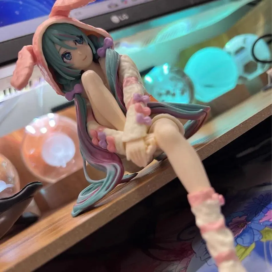 Hatsune Miku Desktop Action Figure, Kawaii Cute Pose Anime Figurine, Adorable Decor Toy for Anime Fans