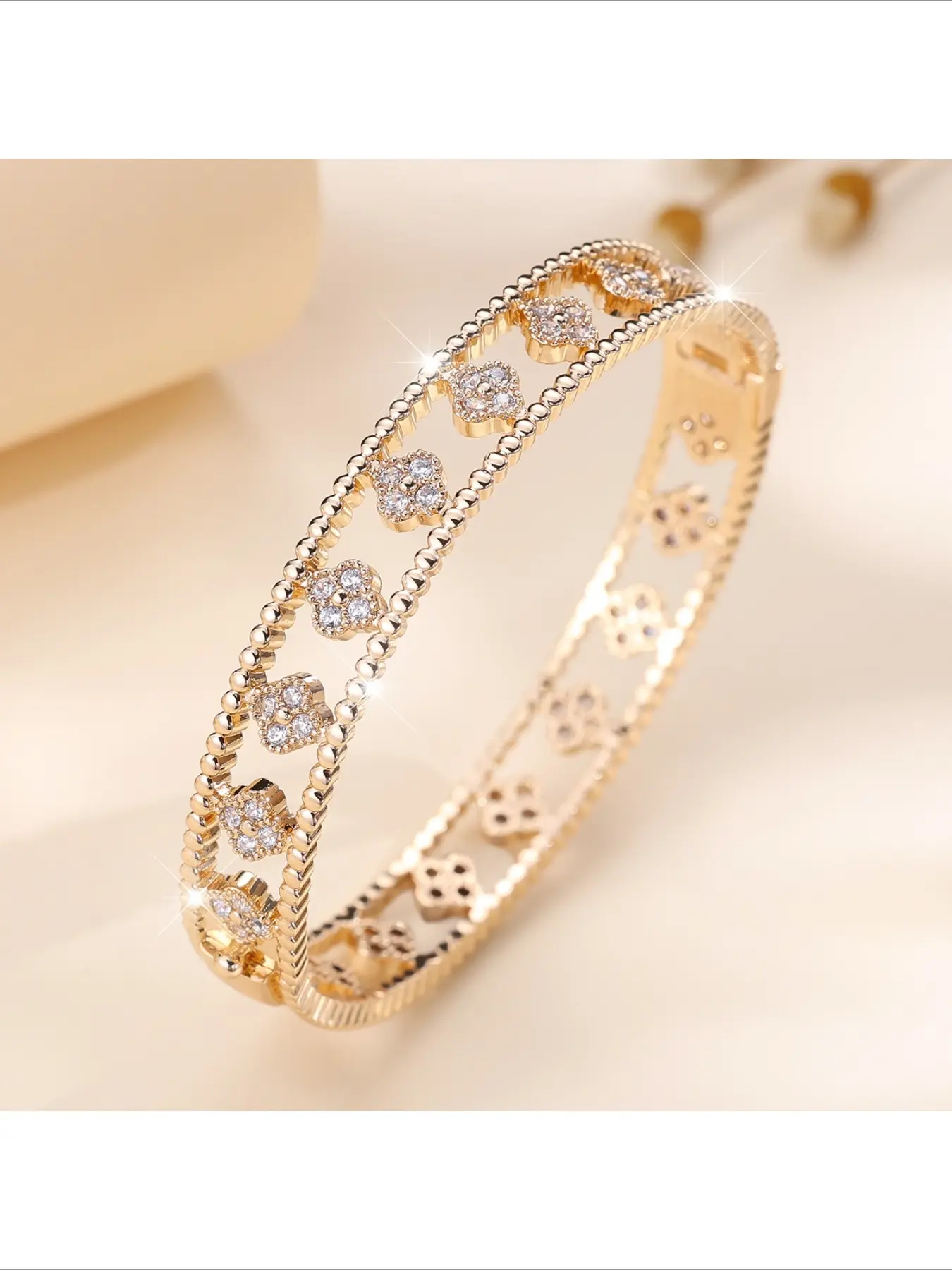 Trending Hot Classic Four Leaf Clover Bangle Fashionable Bracelet Style Open Clasp Hollow Out Micro Inlaid Zircon Exquisite Fashion Elegant Jewelry for Women Daily Wear Party Accessory Gift