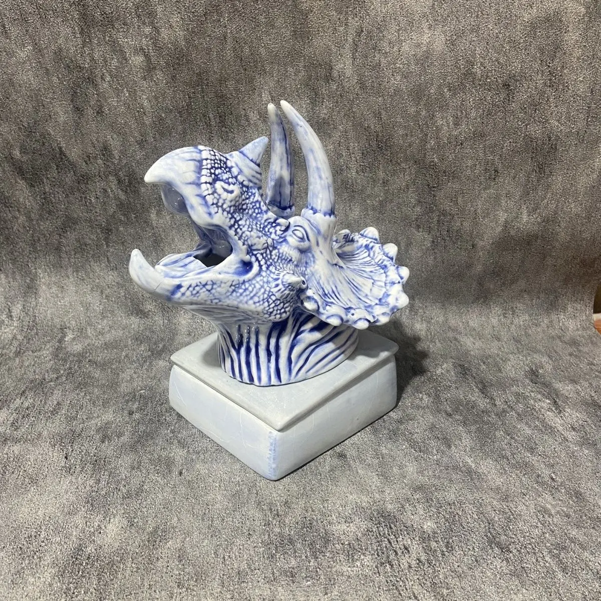 Traditional Decor Blue-and-White Porcelain Ceramic Dinosaur Love-Triangle Aromatherapy Box, Herbal Infusion Decarboxylation Machine, Stainless Steel Dual Portable Intelligent Chicken Shredder