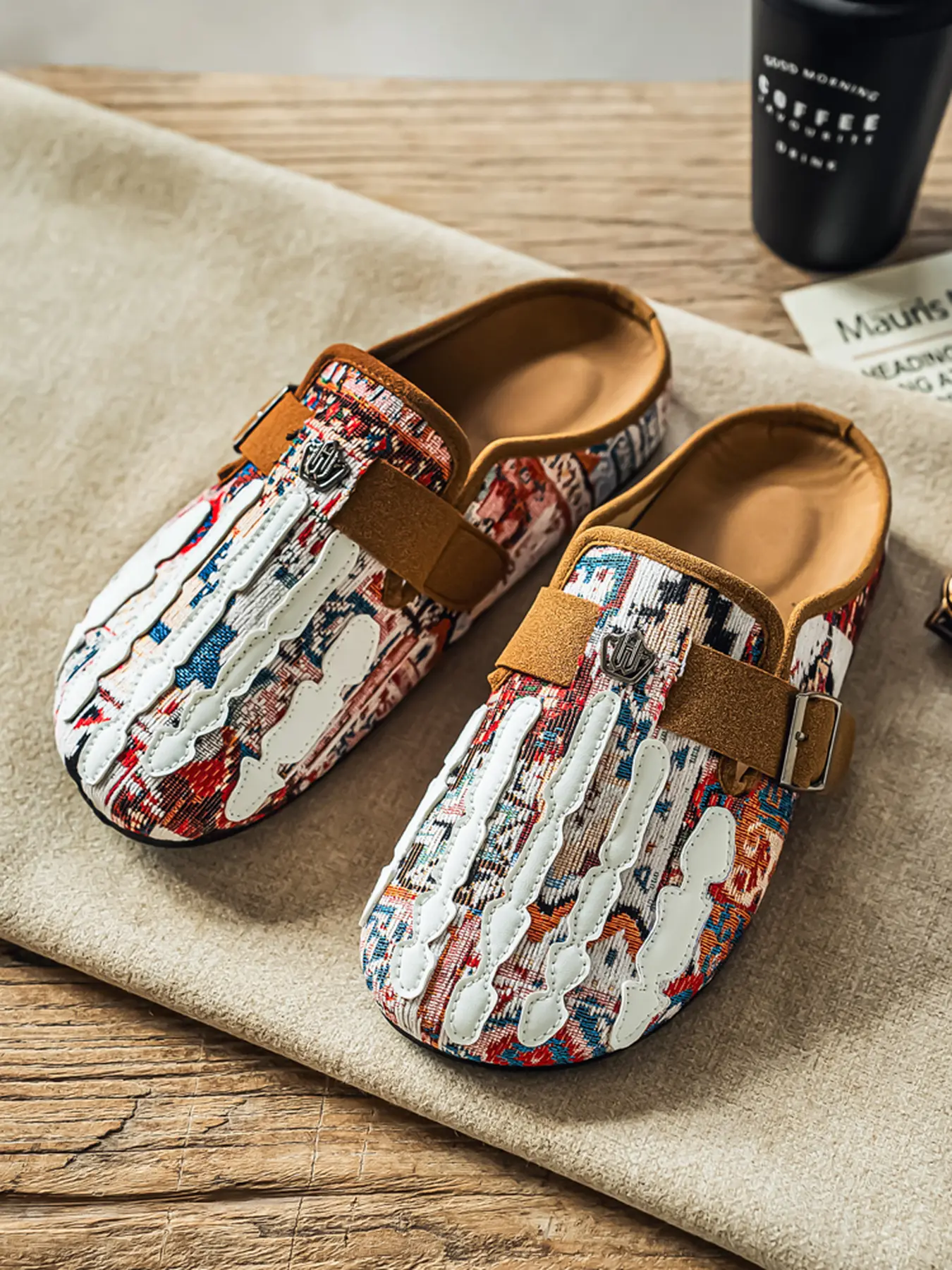 Men's clogs muller shoes boneless sandals and half slippers, slip on mules, retro clogs, fashion fashion clogs, rubber soles, casual style, round toes, slide on all seasons footwear