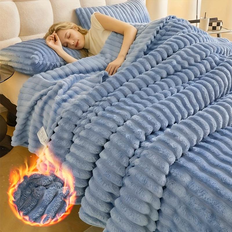 Extra-large blanket, measuring 108 inches by 90 inches, with a thickness that offers softness and comfort. This reversible blanket is made of faux rabbit fur material, crafted from warm fleece, and is perfect for naps and use in air-conditioned spaces.