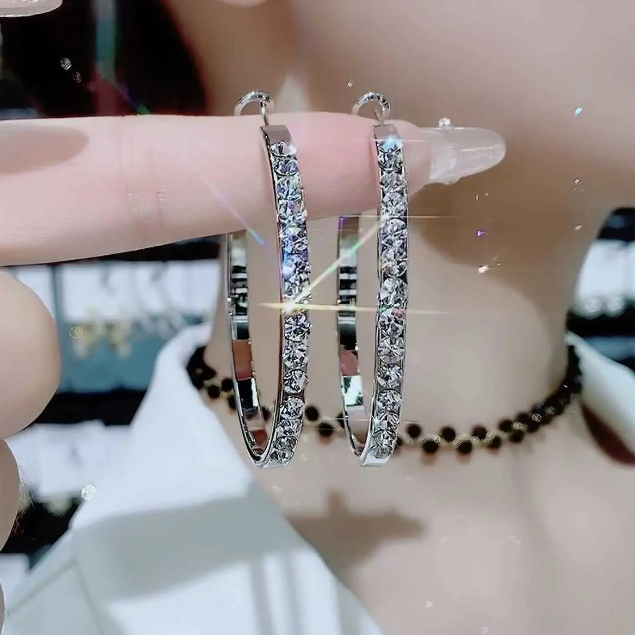 Circular Rhinestone-Inlaid Hoop Earrings Minimalist Style Unique Elegant Geometric Studs Niche Versatile Trendy Ear Jewelry DL260804E21