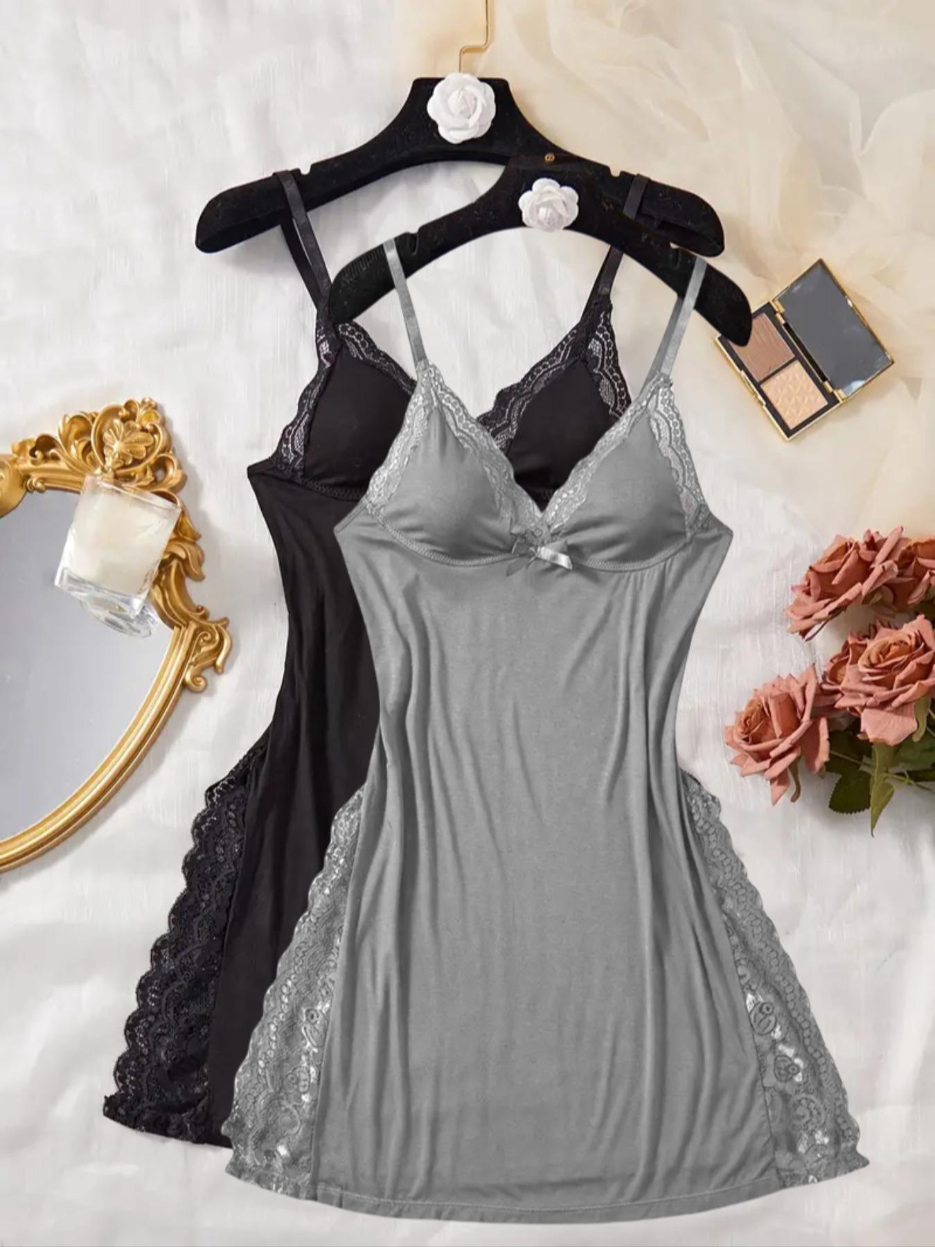 Plus Size Contrast Lace Split Thigh Cami Nightdress, Casual Soft Comfortable Spaghetti Strap Nightgown for Women, Women's Sleepwear for All Seasons