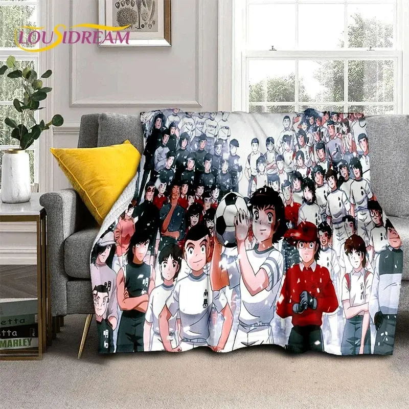 This soft flannel blanket features a cartoon Captain Tsubasa design. A comfortable blanket suitable for picnics, beds, sofas, and bedrooms, it makes an excellent gift.