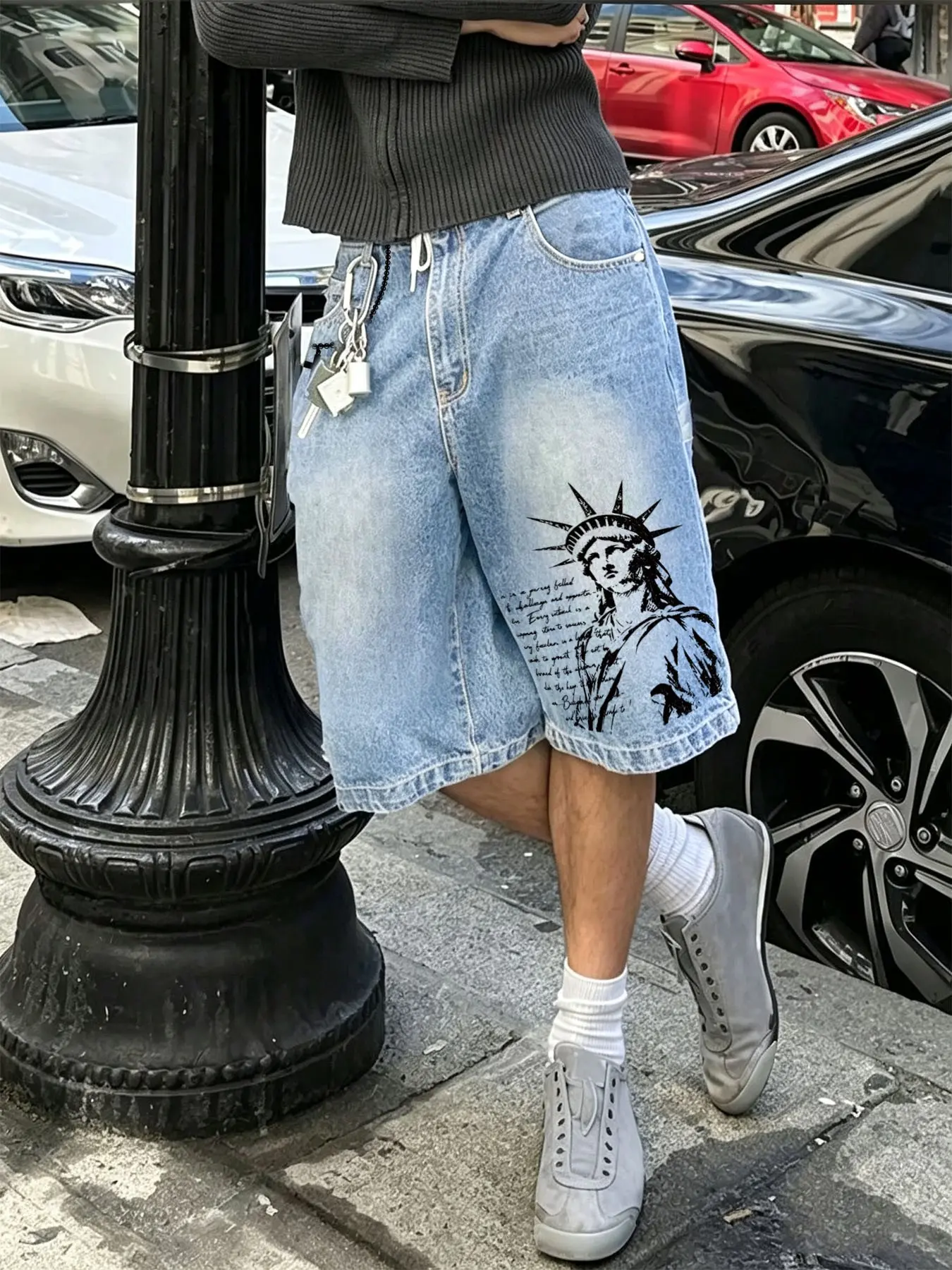 Men's Light Wash Denim Jort Shorts, Statue Of Liberty Figure & Script Print, American Street Style, For Urban Street Snaps, Vintage Markets, Campus Outings