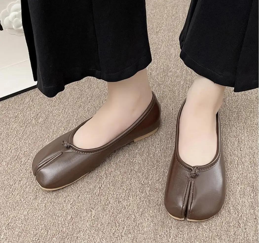 Retro Split Toe Horseshoe Flats 2026 New Arrival Women Casual Ballet Shoes Black Silver Red Brown