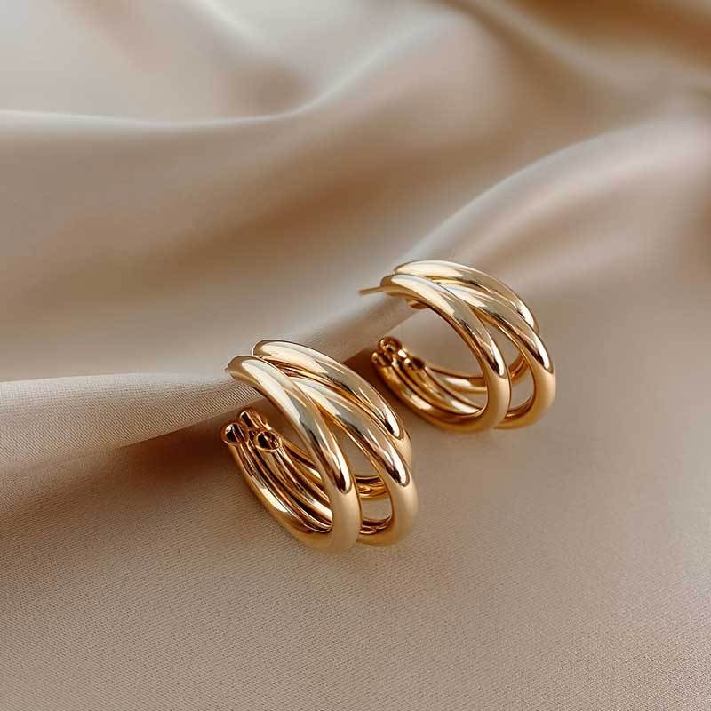 New women's earrings: luxurious, high-end, and elegant. minimalist and versatile, perfect for everyday wear and commuting