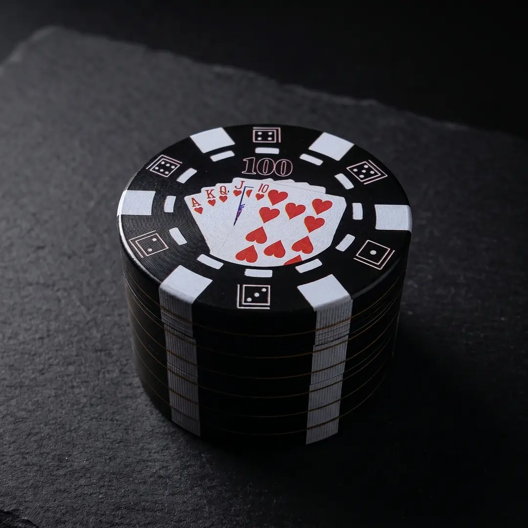 1.97 inch 50mm Black Poker Chip Pattern Spice Grinder Metal Manual Four Layer Salt Grinder Pepper Mortar Spice Zinc Alloy Seasoning Spice Grinder Kitchen Cooking Accessories Kitchen Tool Gift