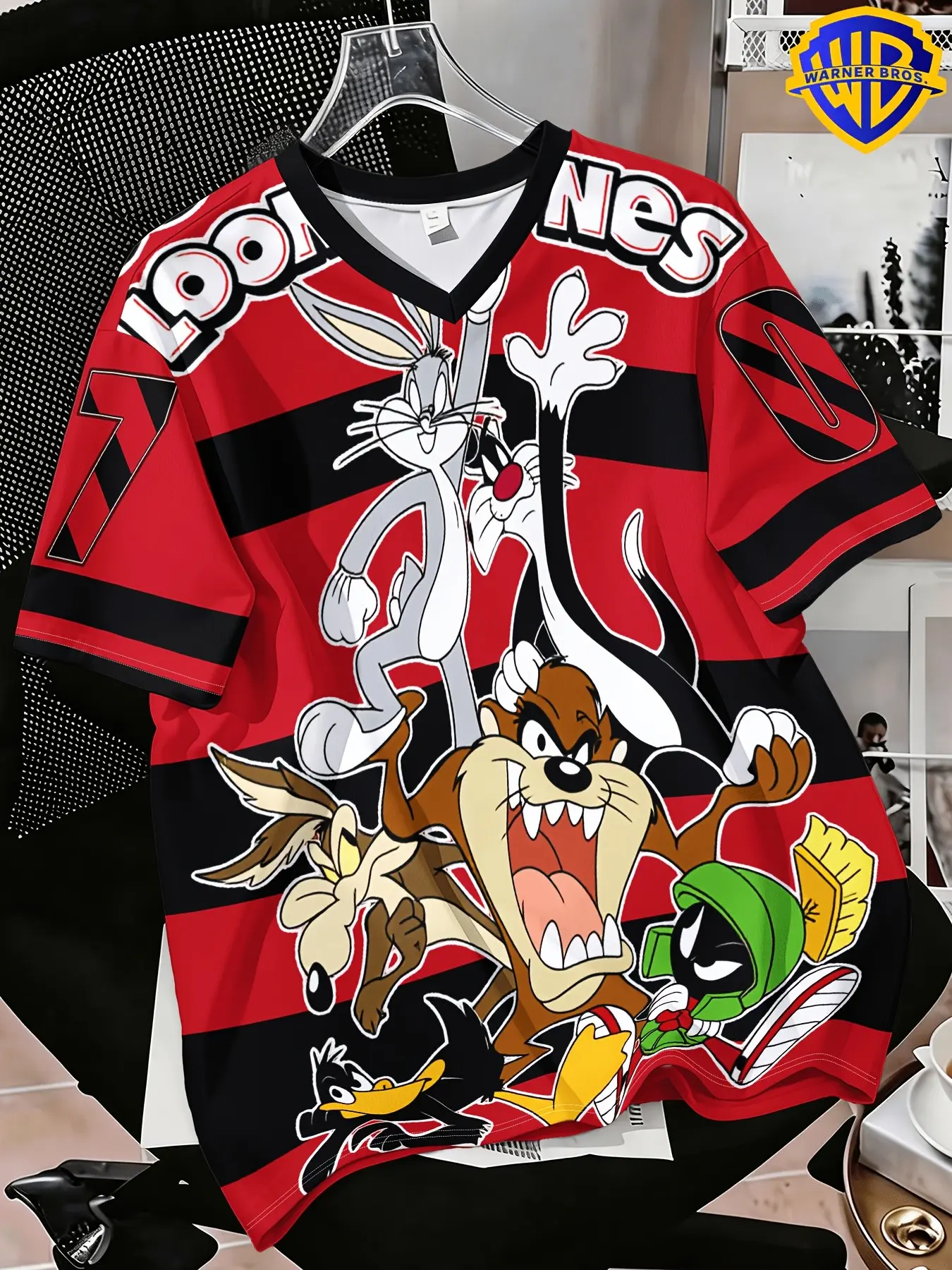 Looney Tunes Character-Print V-Neck T-Shirt, Unisex Short-Sleeve American Retro Streetwear Top for Campus Wear and Beach Outings