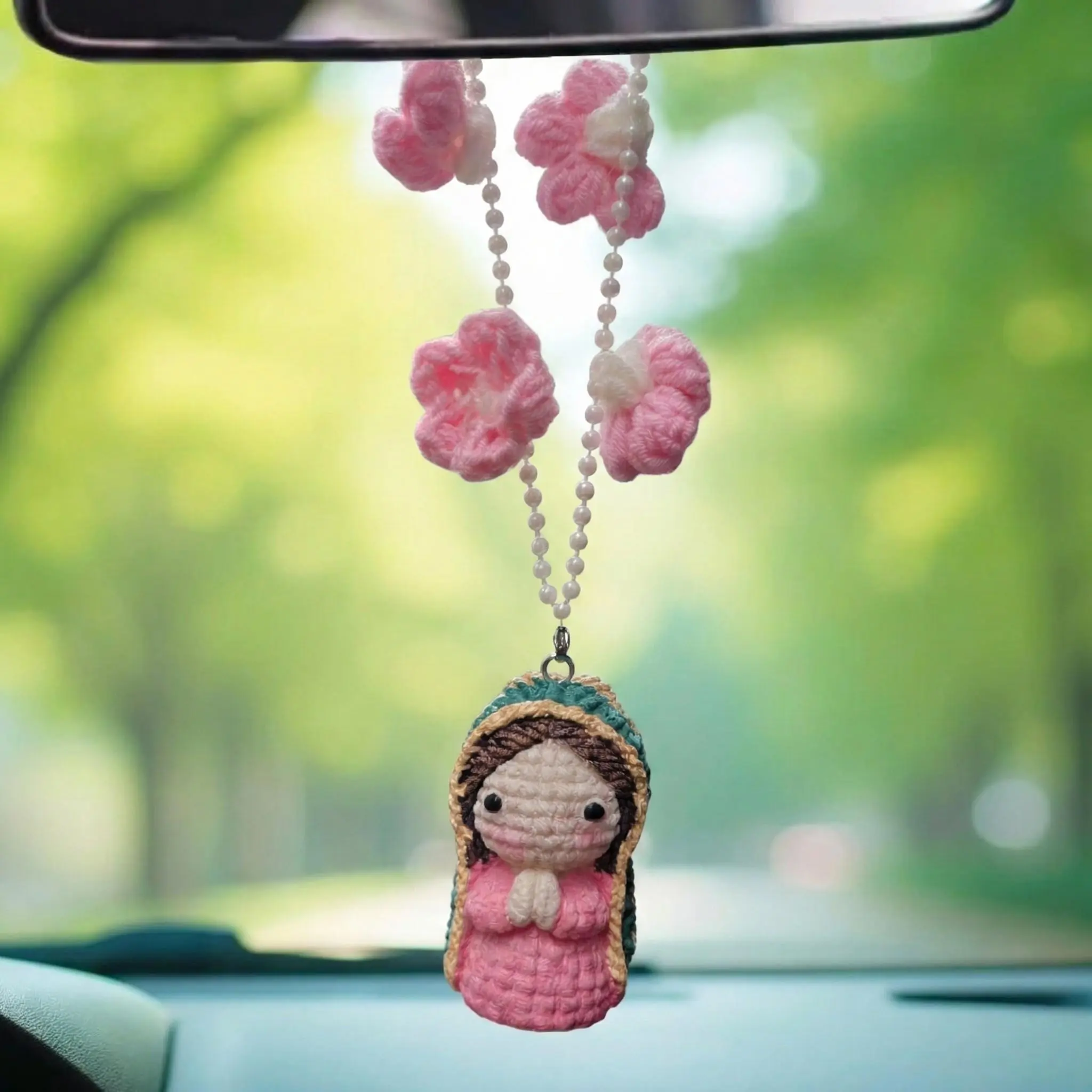 Handmade Resin Mary Statue Car Pendant, Car Hanging Ornament, Religious Car Decoration, Resin Material, Ideal for Car Blessing, Prayer Beads, Auto Accessories
