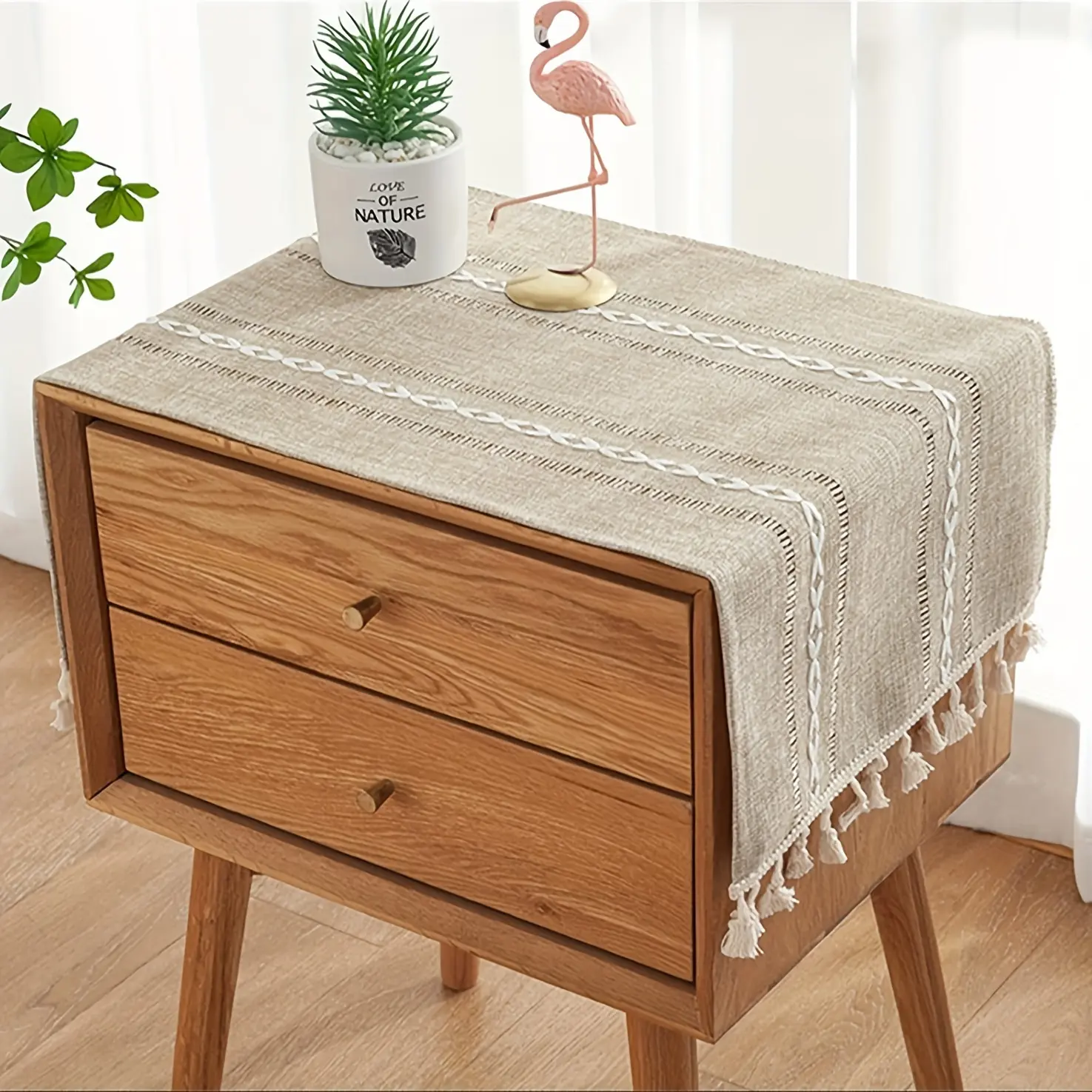 A Single Piece of Bohemian-Style Cover Cloth with Tassels on Both Ends, Suitable for Dust-Proofing Nightstands, Table Flags, And Dressing Tables. It Can Also Be Used As a Cover for Nightstands, Tvs, Microwaves, Washing Machines, And Refrigerators