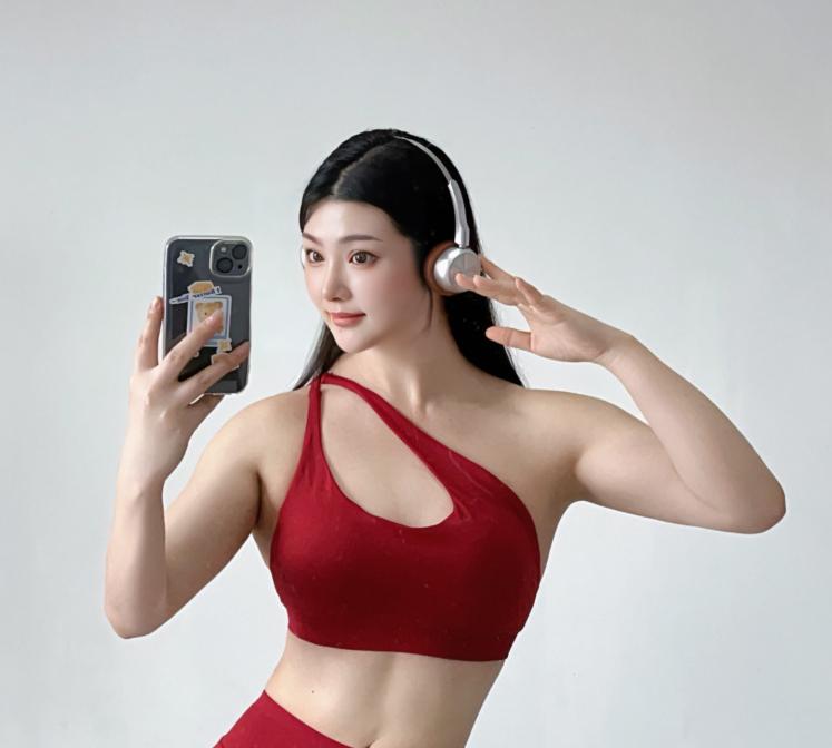 DFYNE Off-Shoulder Sports Bra for Women, Flattering for the Bust and Back, Yoga Vest, High-Elasticity Pilates Fitness Underwear, Comfortable, Non-Slip, and Doesn't Dig into Shoulders