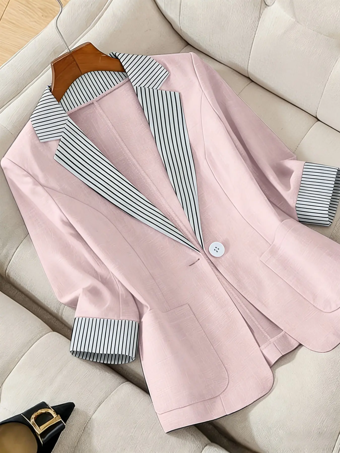 A women's contrasting stripe lapel single-breasted pocket design suit jacket, suitable for summer, suitable for daily attendance, street photography and other occasions, Fitted Blazer Jacket