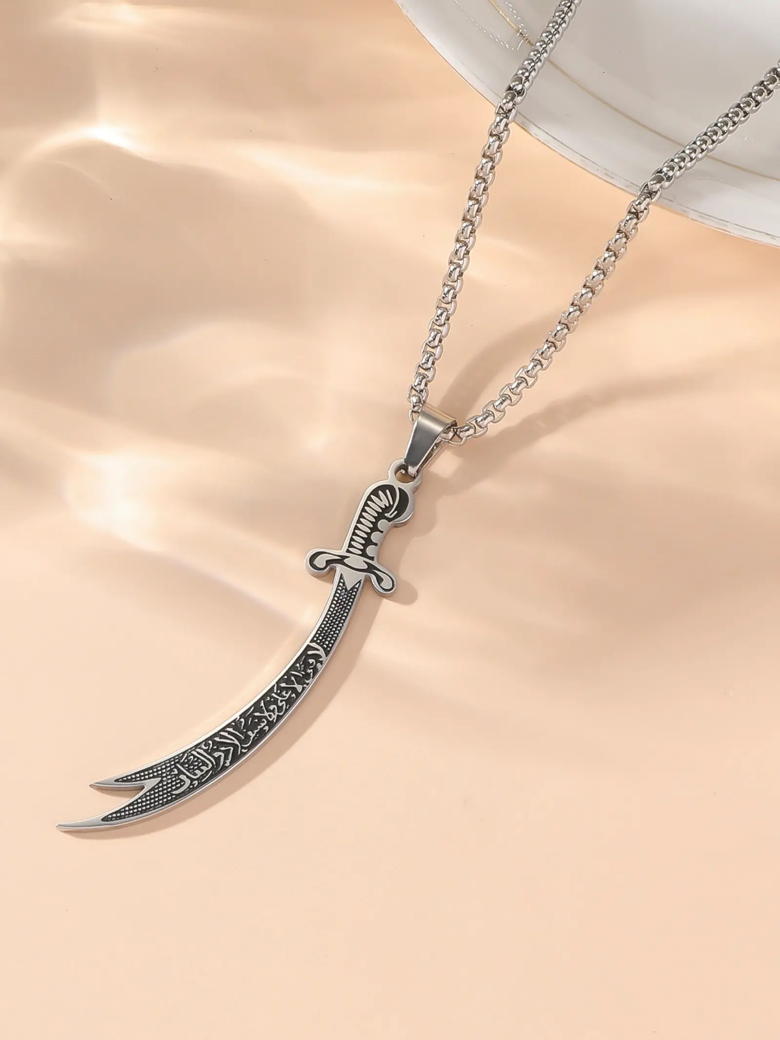 Arab traditional curved knife pendant necklace, Islamic retro scripture pattern stainless steel curved knife collarbone chain, men's street fashion daily accessory