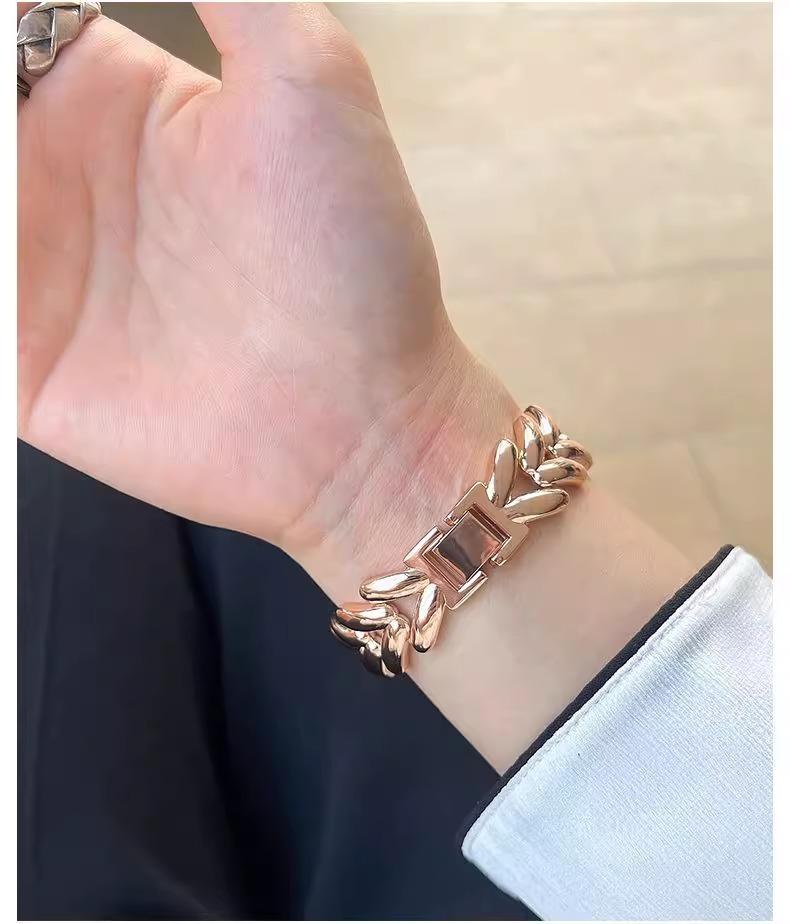 Premium Metal Apple Watch Strap, Luxury Fashion Replacement Band Compatible with Apple Watch Series, High-End Smart Watch Accessory