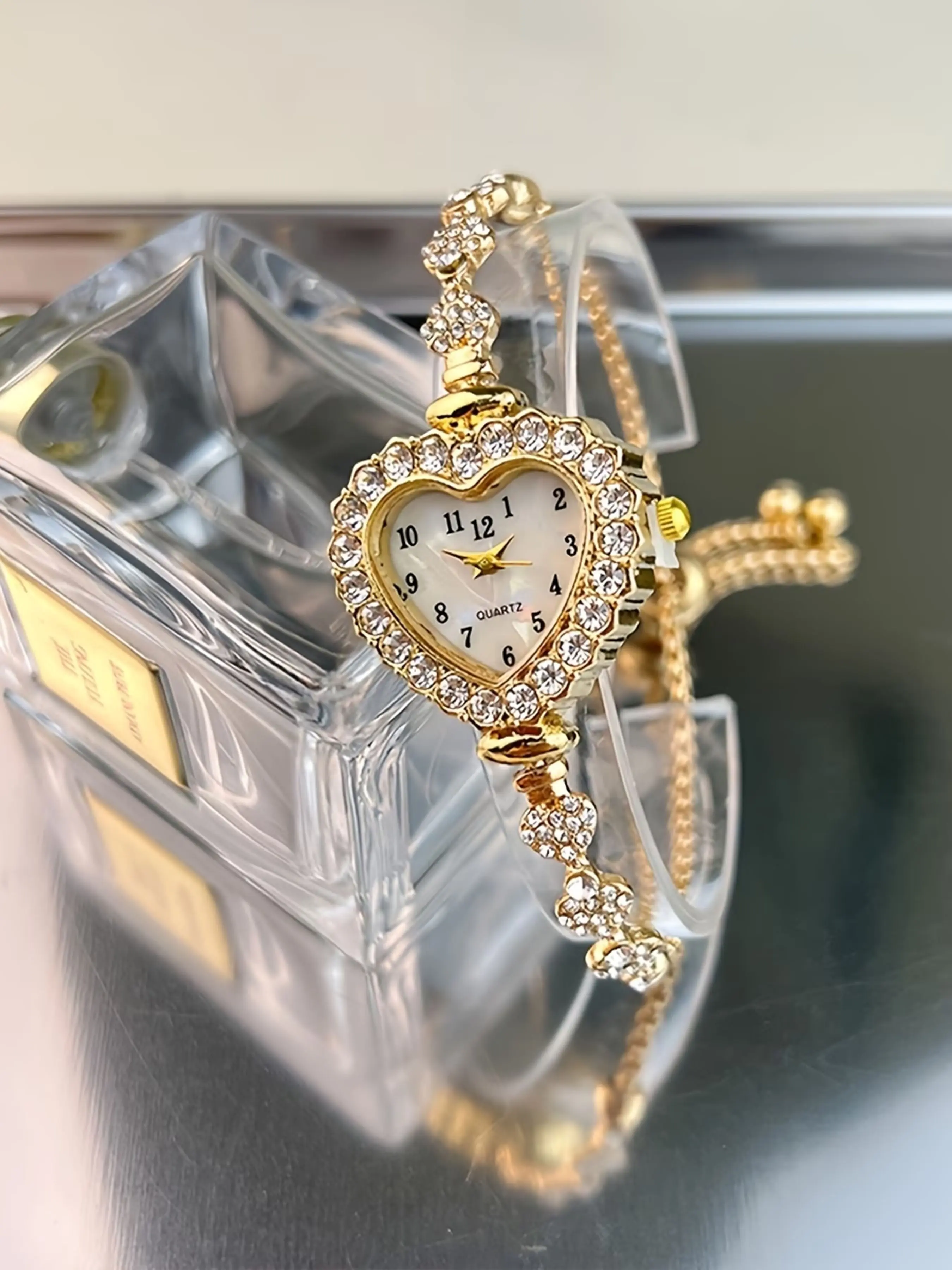 Elegant Heart-Shaped Watch for Women, Adjustable Drawstring Band, Titanium Alloy Bracelet, Luxury Fashion Timepiece, Analogue Quartz Watch for Daily Wear