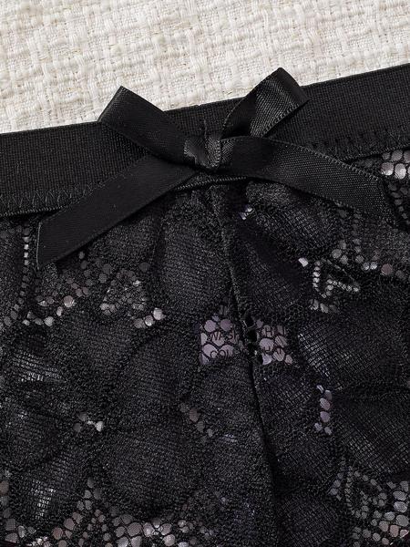 Plus Size Floral Lace Bra Set – Sexy Mid-Rise Panties with Contrast Lace! Stretchy & Comfy 💃 #PlusSizeLingerie #CurvyFashion