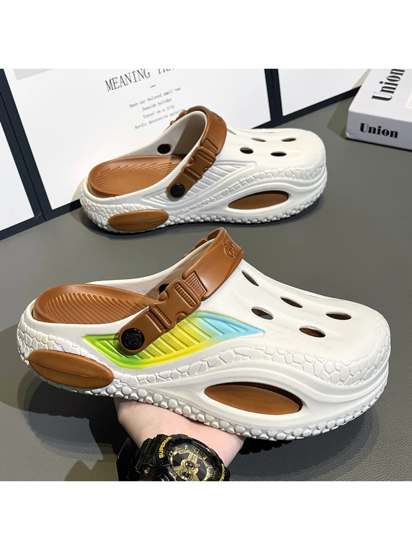 Men's Summer Thick Sole Colorblock Holey Shoes, Breathable Hollow Out Flip Flops, Anti-Slip Soft Bottom Outdoor Beach Sandals
