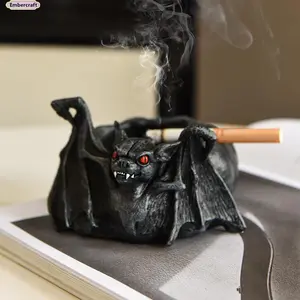 Gothic Resin Bat Ashtray - Spooky Euro-American Style Decorative Fashion Accessory, Home Living Room Ornament, Creative Gift for Smoking Enthusiasts