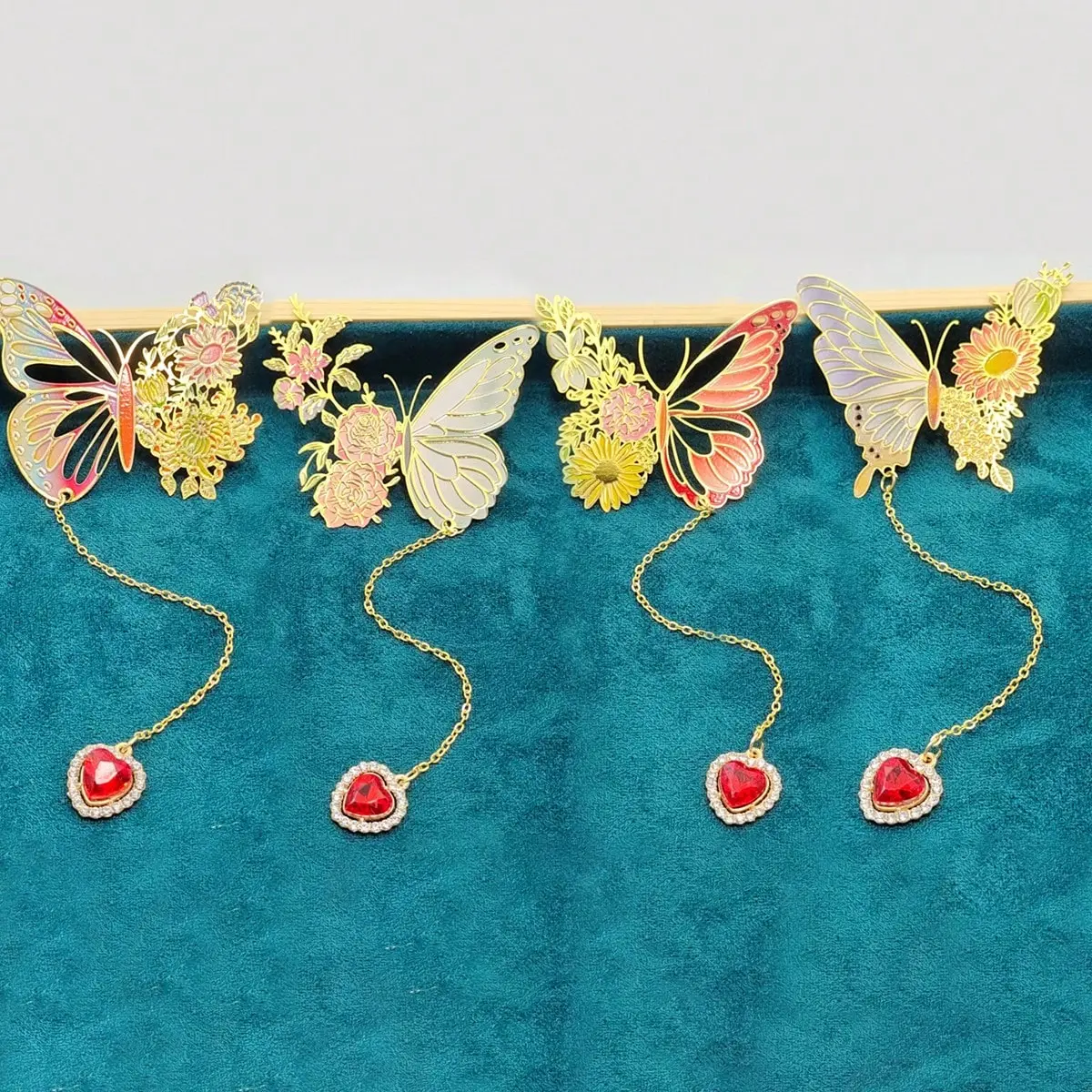 1Pc Hollow Out Butterfly Metal Bookmark with Pendant, Creative Holiday Gift for Teacher's Day