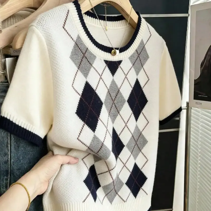 Vintage Plaid Knit Top, Round Neck, Loose Fit Slimming Design, Casual Versatile Daily Wear, Comfortable Commute, Women's Fashion
