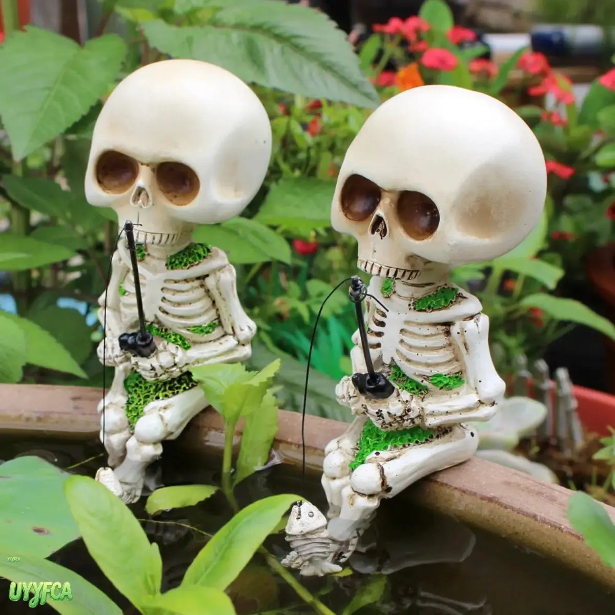 Mini Resin Fishing Skeleton Figurine, Moss Detail Skeleton Fisherman Statue, Spooky Halloween Edge Sitter Ornament, Compact Skull Decor for Plant Pot, Garden Pond, Desktop Shelf And Outdoor Patio Display