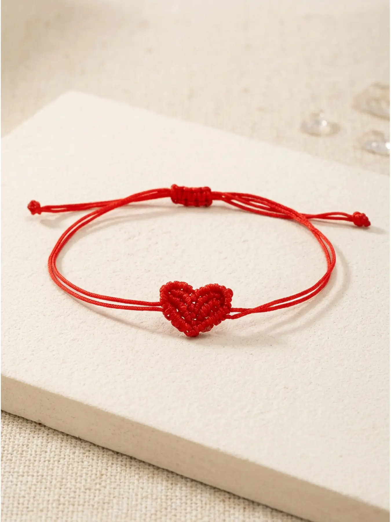 Adjustable Heart-Shaped Woven Bracelet, Heart Bracelets, Friendship Bracelet Trendy Jewelry for Men and Women, Ideal for Birthdays, Weddings and Anniversaries