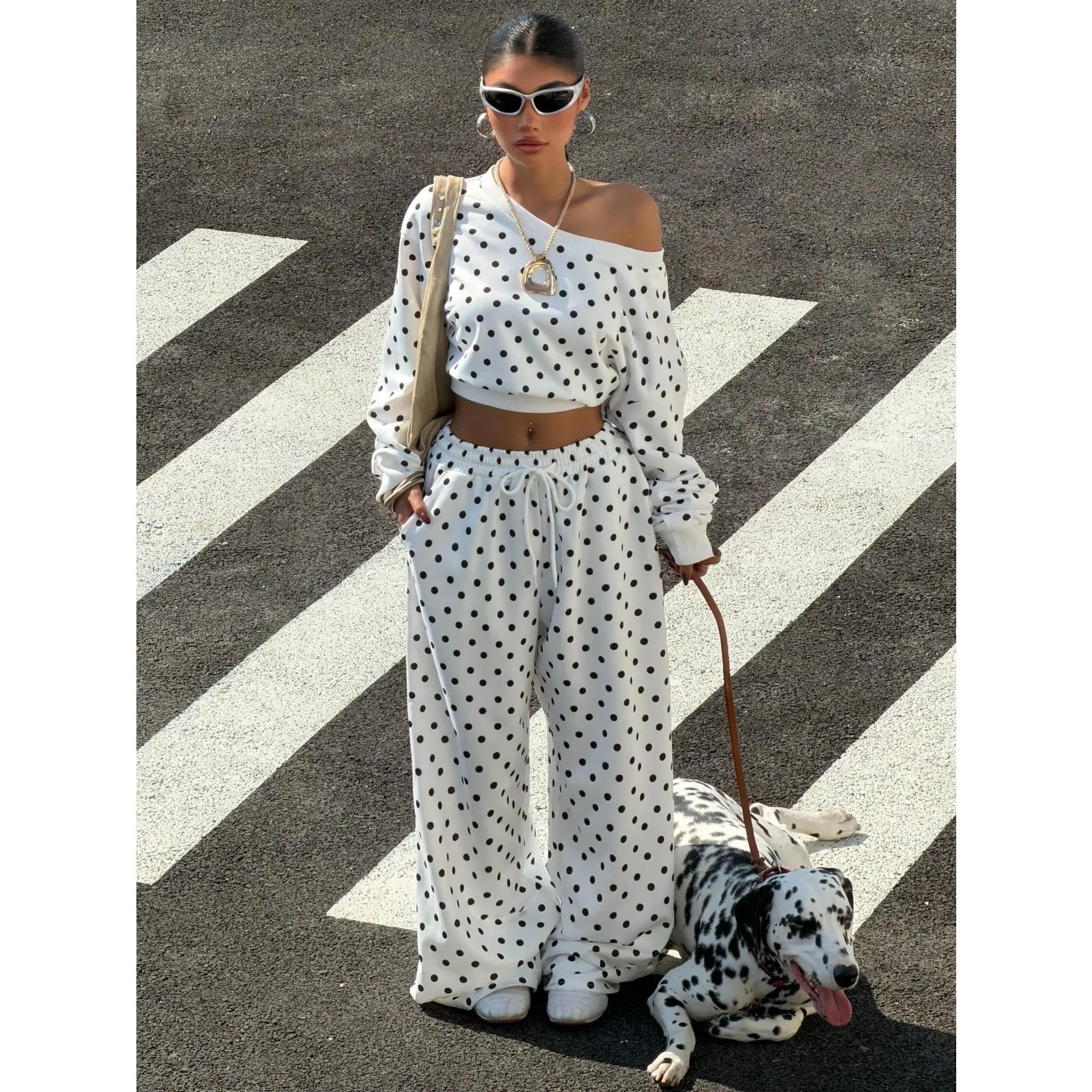 Women's Polka Dots Sweatsuit 2 Piece Outfits Off the Shoulder Long Sleeve Cropped Sweatshirt and Pants Tracksuit