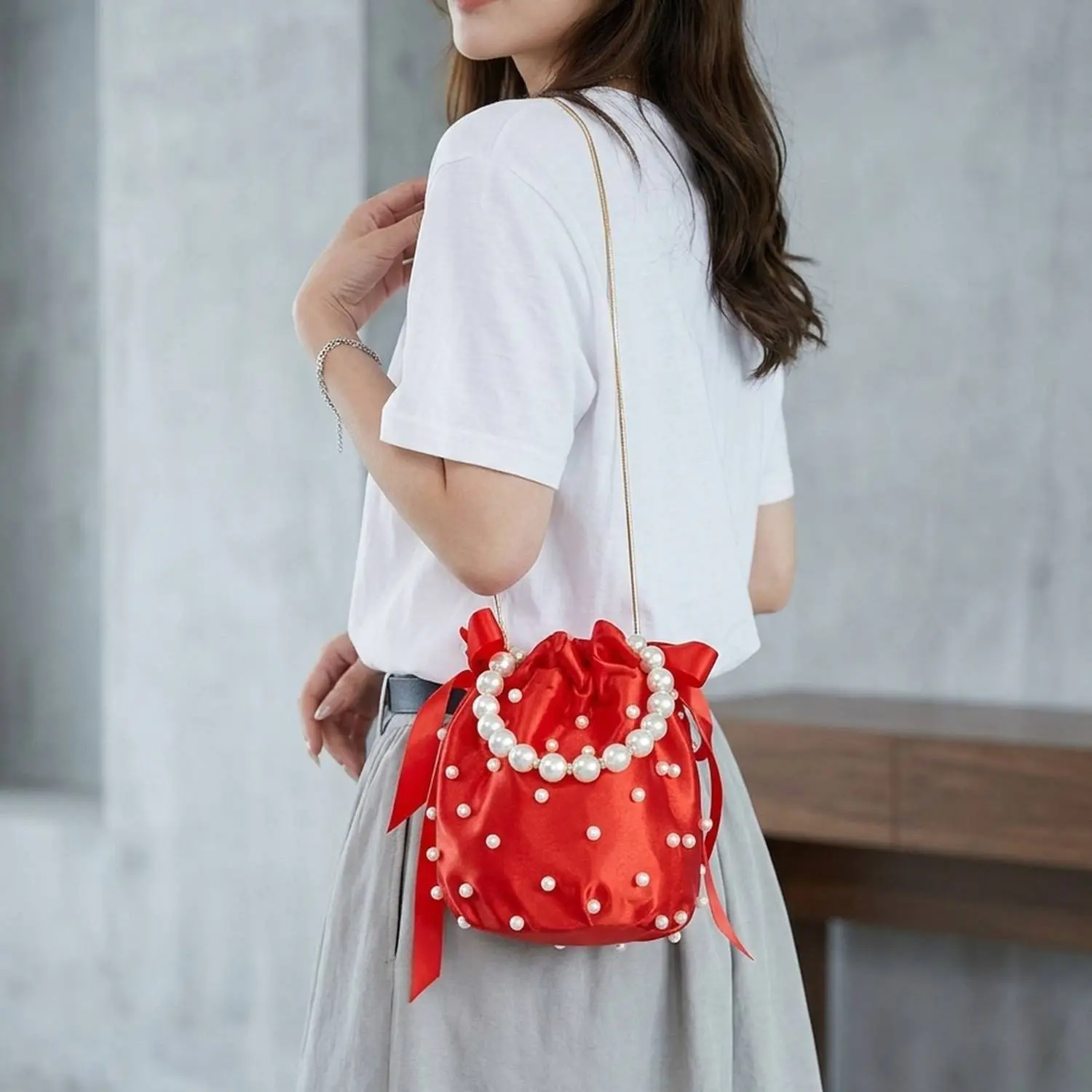 Women's Fashion Pearl Bucket Bag Satin Handbag Drawstring Shoulder Bag Small Crossbody Bag for Halloween Party and Wedding