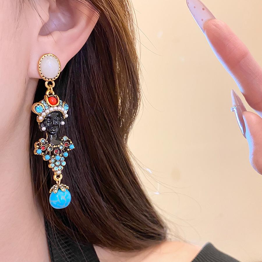 Vintage silver needle set with diamond resin oval earrings, a light luxury and high-end stud, a vintage court-style earring