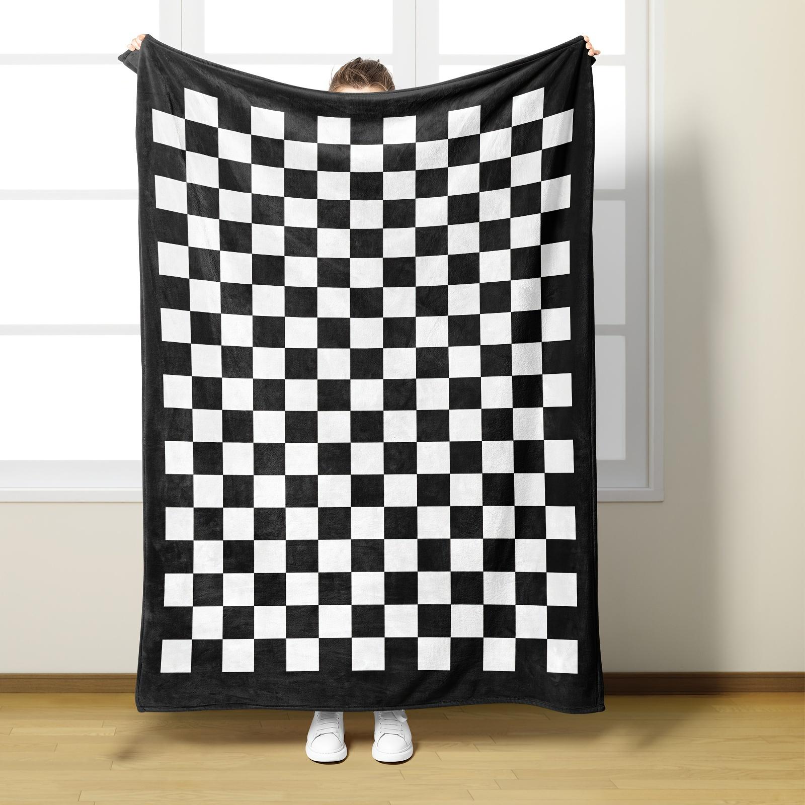1pc Black and White Checkerboard Pattern Flannel Blanket, Warm and Comfortable, Skin-friendly and Delicate, Suitable for Office, Nap, Outdoor, and Other Scenarios