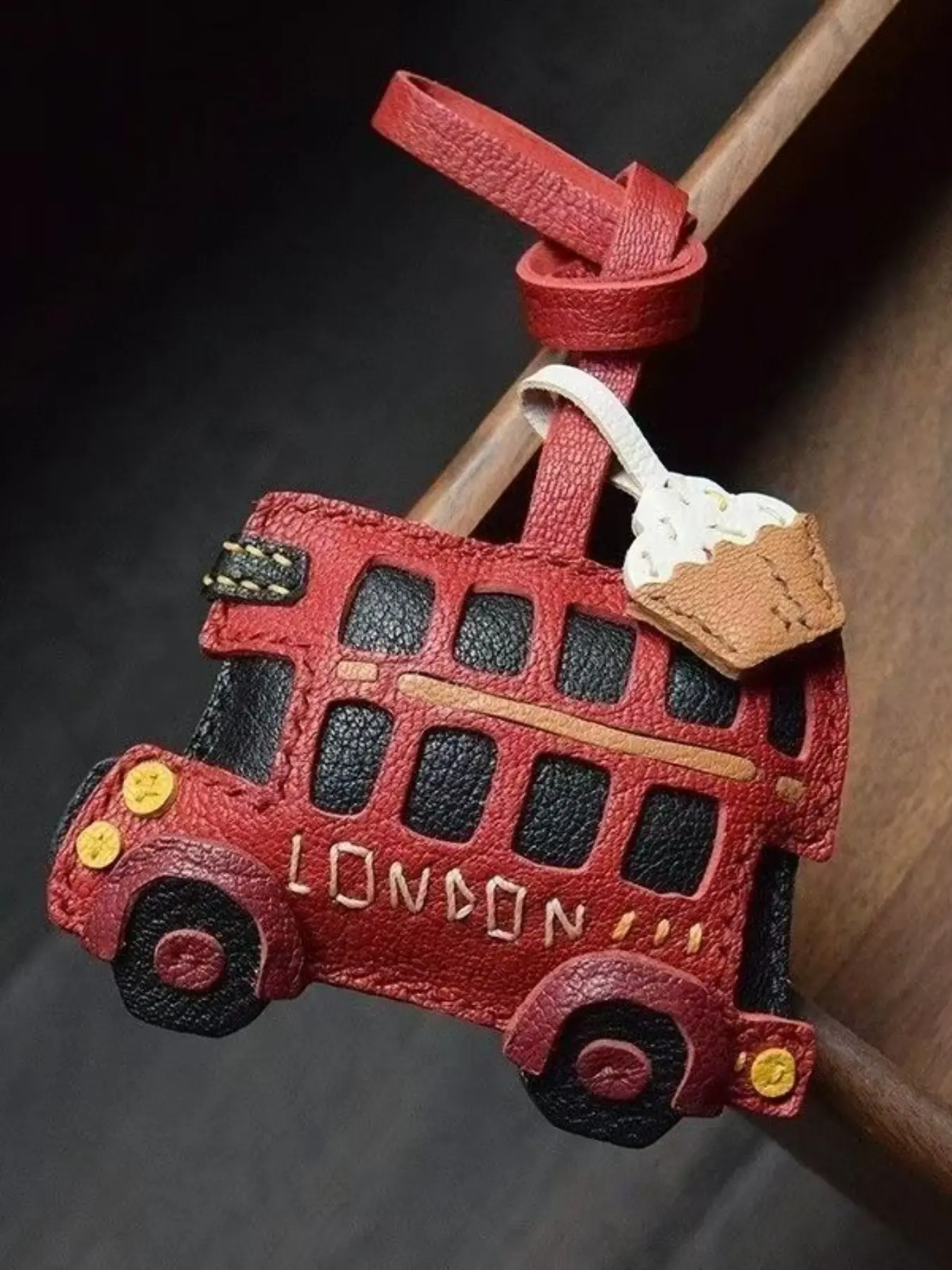 London Double Decker Bus Leather Keychain, British Vintage Style, Leather Strap Toast Pendant, Girls Backpack Car Key Chain