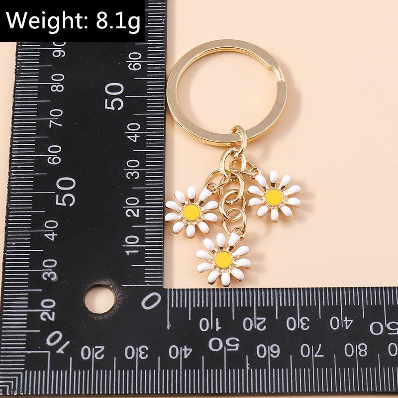 Cute Enamel Daisy Keychain Flower Keyring Pendants for Car Key Holder Women Girls Handbag Accessories Handmade Jewelry Gift