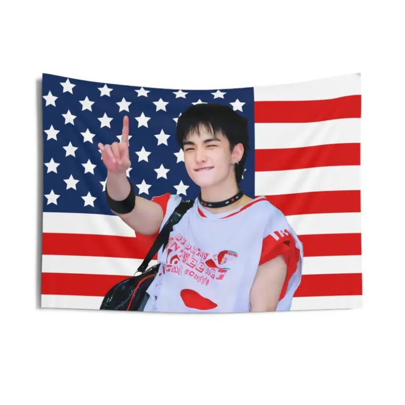 2D Flat, 1pc Hyunjin Smile SKZ Concert Banner Tapestry - Horizontal Wall Hanging Suitable for K-Room Decor, Hyunjin Themed Fan Gift, Dorm & Office Display, Horizontal SKZ Banner for Korean Decoration, Fan Gift for Dorm Room Decorations, 2D Flat
