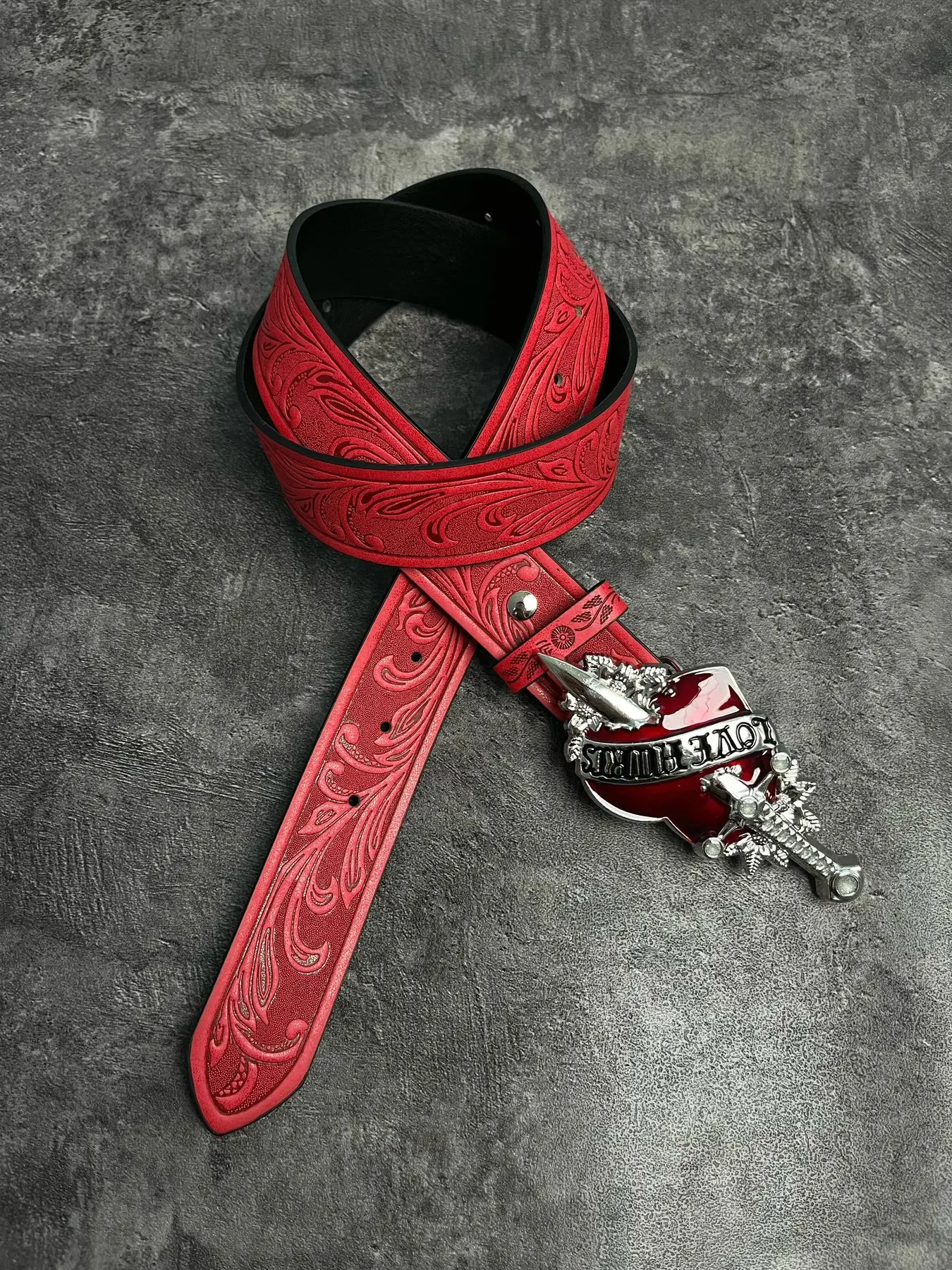 Suitable for both men and women Red sword heart, Tang grass red belt, one arrow piercing, white shorts, jeans, versatile belt, spicy girl style