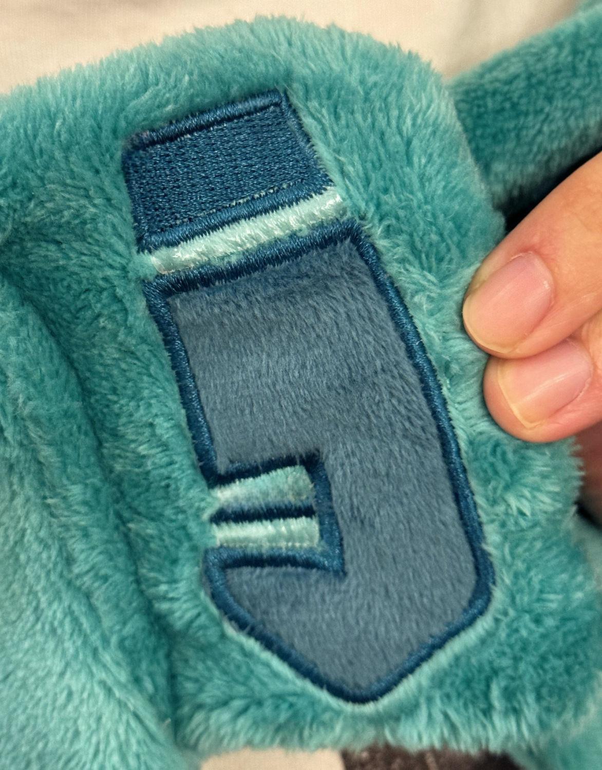 Hatsune Miku anime peripheral two-dimensional air-conditioning blanket creative cartoon cute plush hooded cloak holiday gift