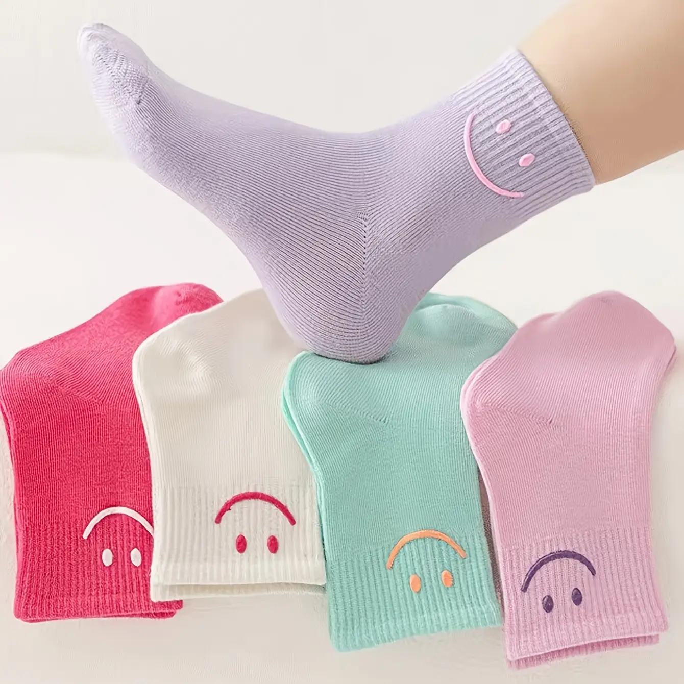 5-pair pack of girls' knitted children's socks for all-season wear, boys' mid-calf socks, girls' dopamine-colored breathable socks, boys' sports socks, sweet candy-colored cartoon pattern breathable socks