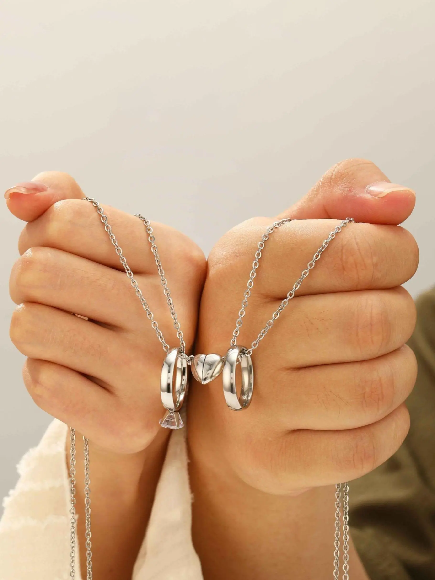Romantic Magnet Spliced Heart Couple Necklaces, Stainless Steel Silver Color, Matching Pendant Necklaces, Ideal Gift for Valentine’s Day