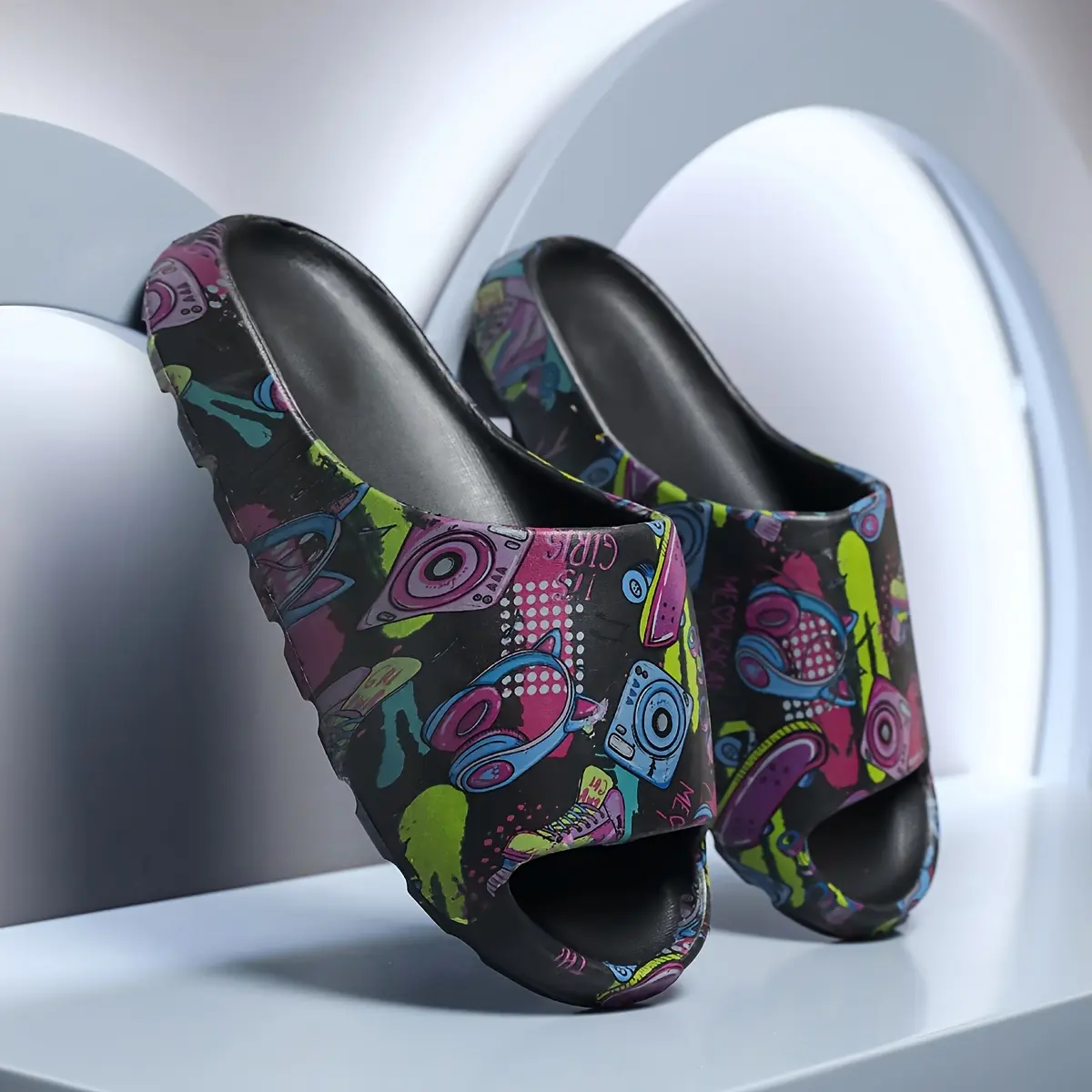 GGOR Men'S Home Shoes, Indoor Slippers, Couple'S Large Size Trendy Graffiti Slippers, Men'S Large Size Graffiti Fashion Slippers, Painted Graffiti Gift Slippers, Stylish Versatile Elastic EVA Slippers, Quick-Dry Bathroom Slippers