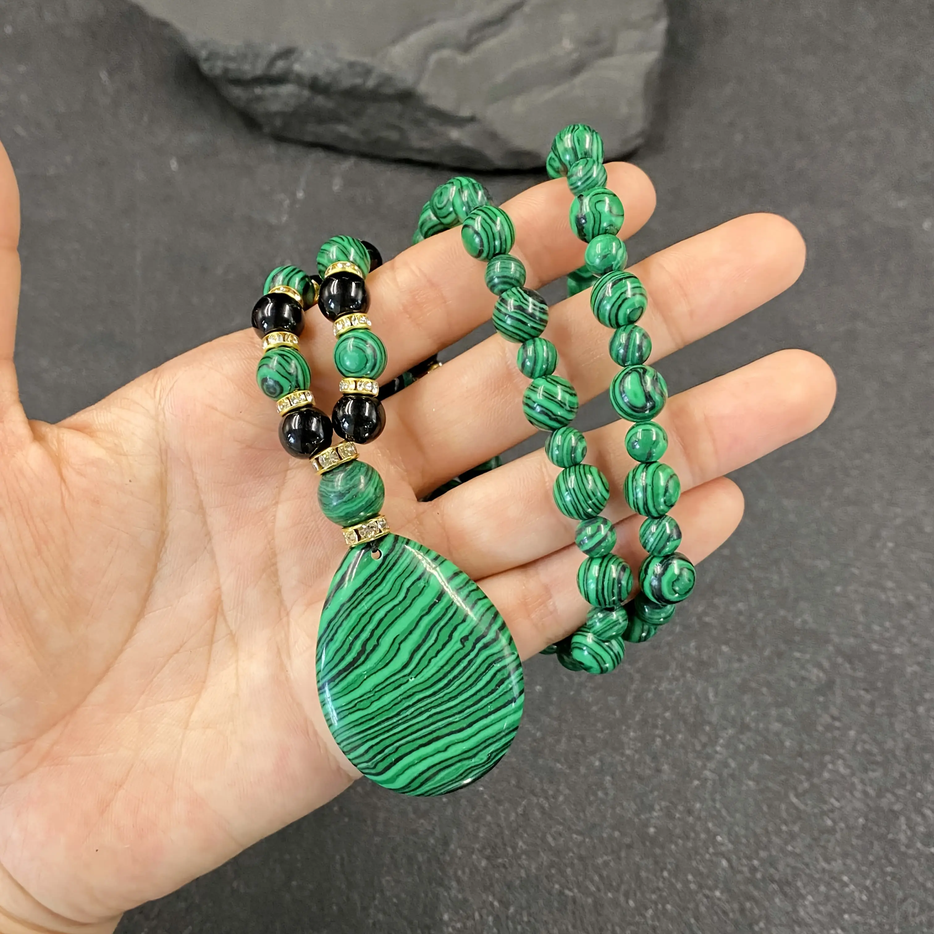 1pc Natural Malachite Water Drop Pendant Necklace/With Black Agate/Symbolizing Prosperity And Protection, Water Drop Pendant Style, Meaning Wealth And Abundance, Fashionable Retro Style Pendant Necklace, Natural Stone Beaded Style