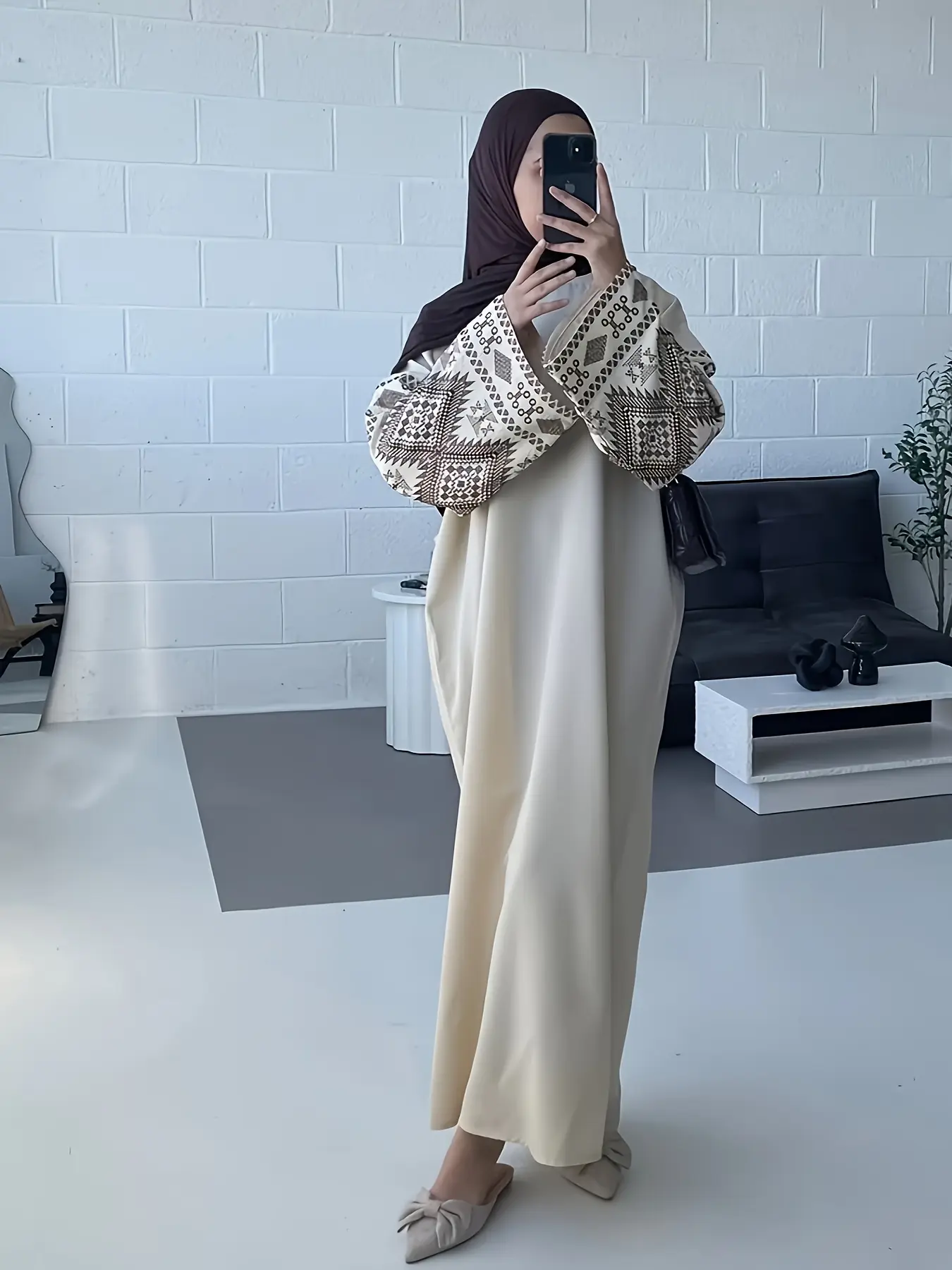 Pure Color Long Robe with Embroidered Sleeves, Luxurious Plain Coat, Loose-Fitting Design, All Seasons Wear, Perfect for Parties and Ceremonies, Islamic Clothing