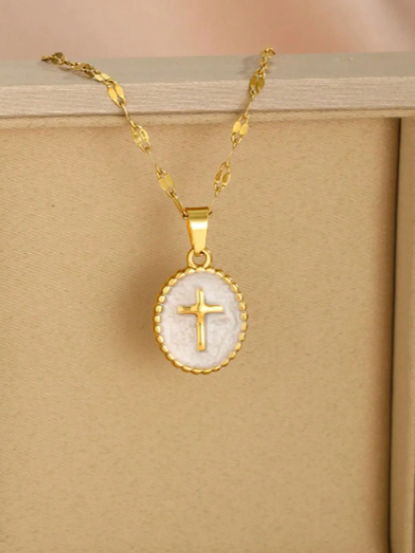 Elegant Women's Necklace, Cross Necklaces, Vintage Style Cross Pendant, Chain, Perfect for Daily Wear, Parties, Gifts for Her