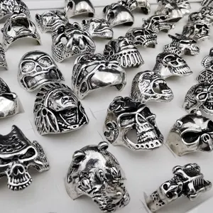 Wholesale Alloy Head Skull Ring Atmospheric Ring Mix, Neutral Punk Hip-hop Style, Gothic Ring Accessories, Men's Rings, Halloween Party Jewelry, Accessories for Men, Halloween Decoration Clearance, Interesting Halloween Treasures Holiday Gifts