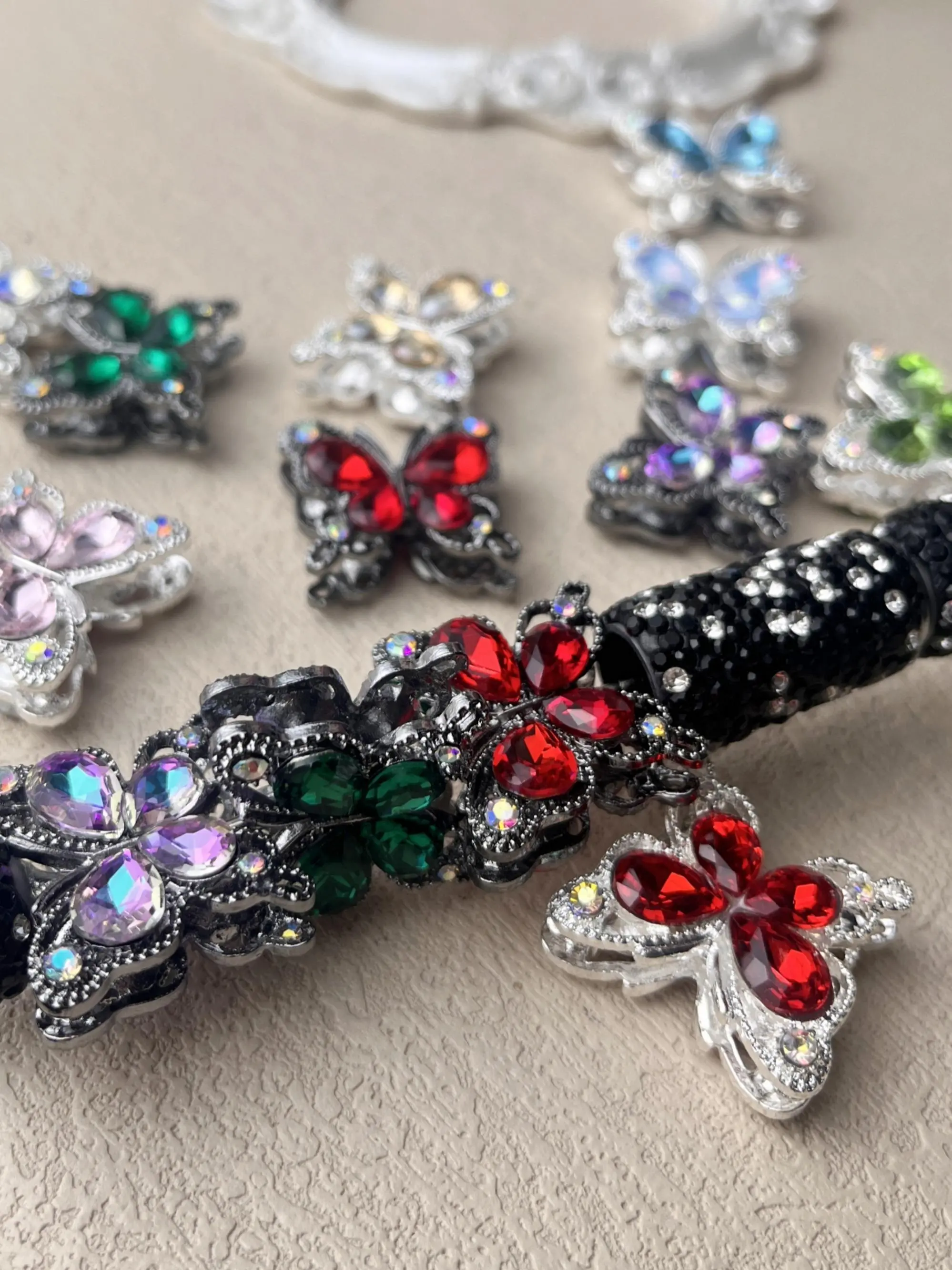 10pcs Random Color Butterfly Design Beads, Fashionable Rhinestone Decor Beads for DIY Bracelet & Necklace Making, Trendy All-match & Exquisite DIY Jewelry for Birthday Gift