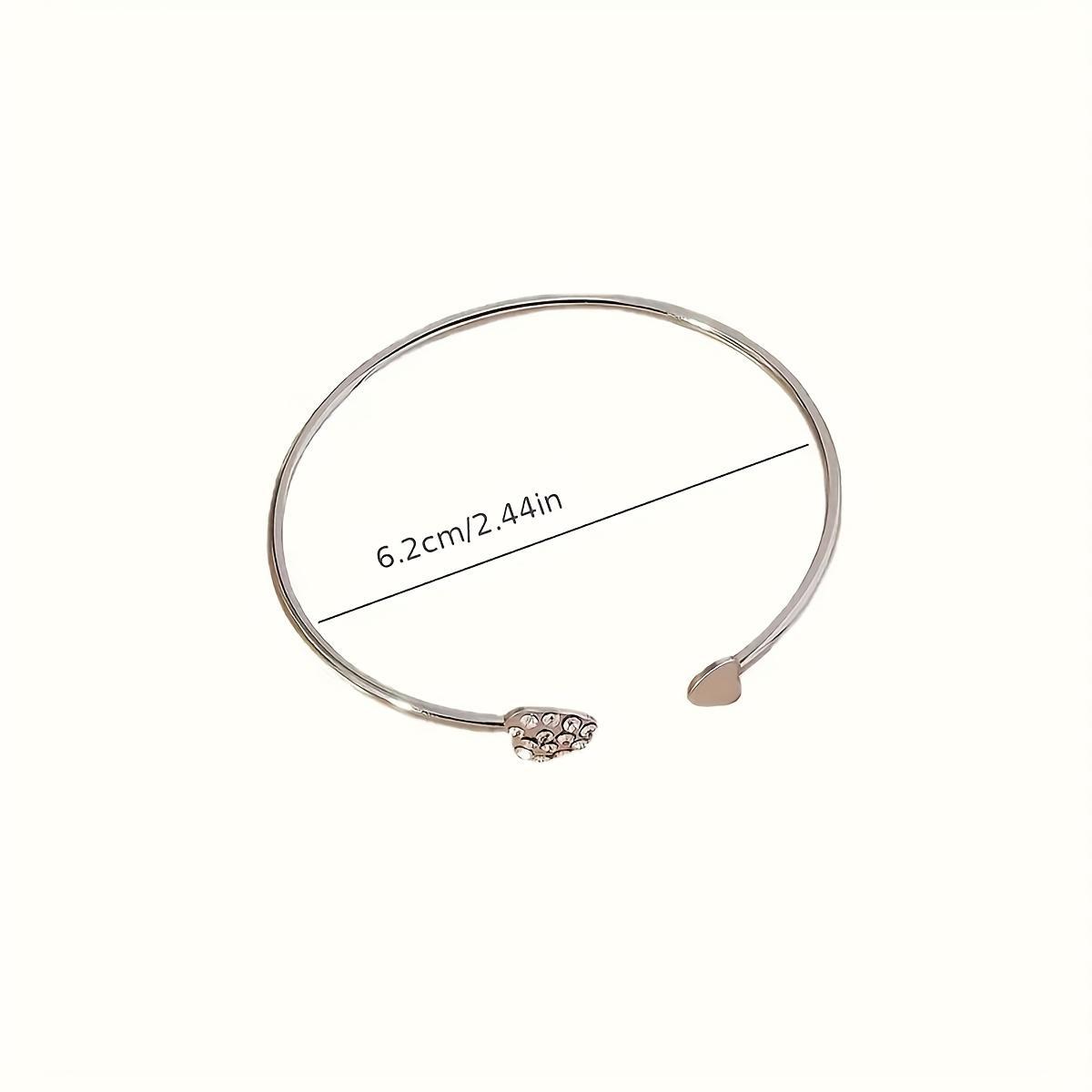 Women' Elegant Synthetic Zirconia Heart Bracelet - Minimalist Open Bangle with Heart Clasp, Valentine' Day Gift, Everyday for - Wear, Year-Round Versatile Accessory (Suitable for)