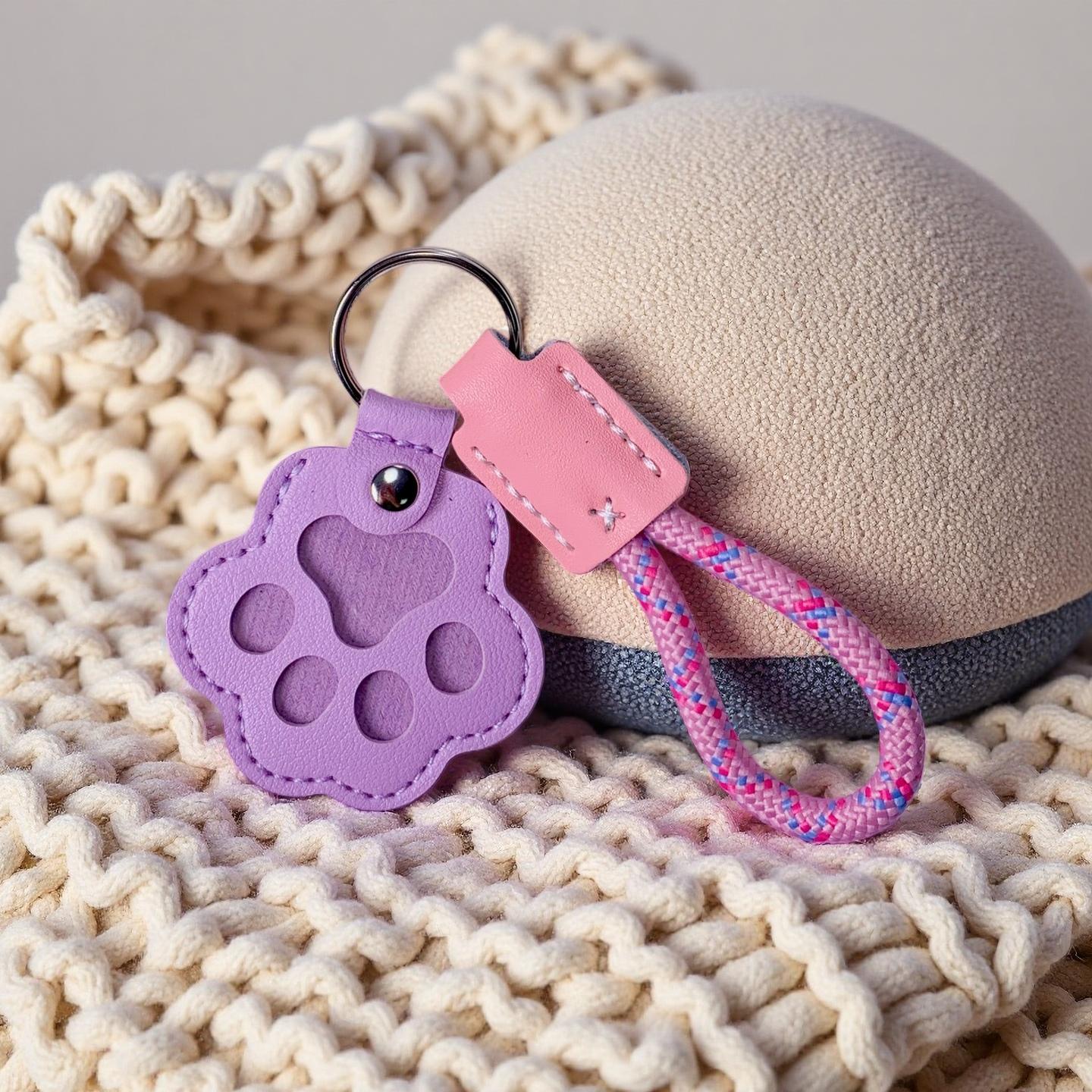 Pet Fur Memory Charm Leather Keychain Keepsake for Dog Cat Hair Paw-Shaped Design Memorial Sympathy Gift for Grieving Owners