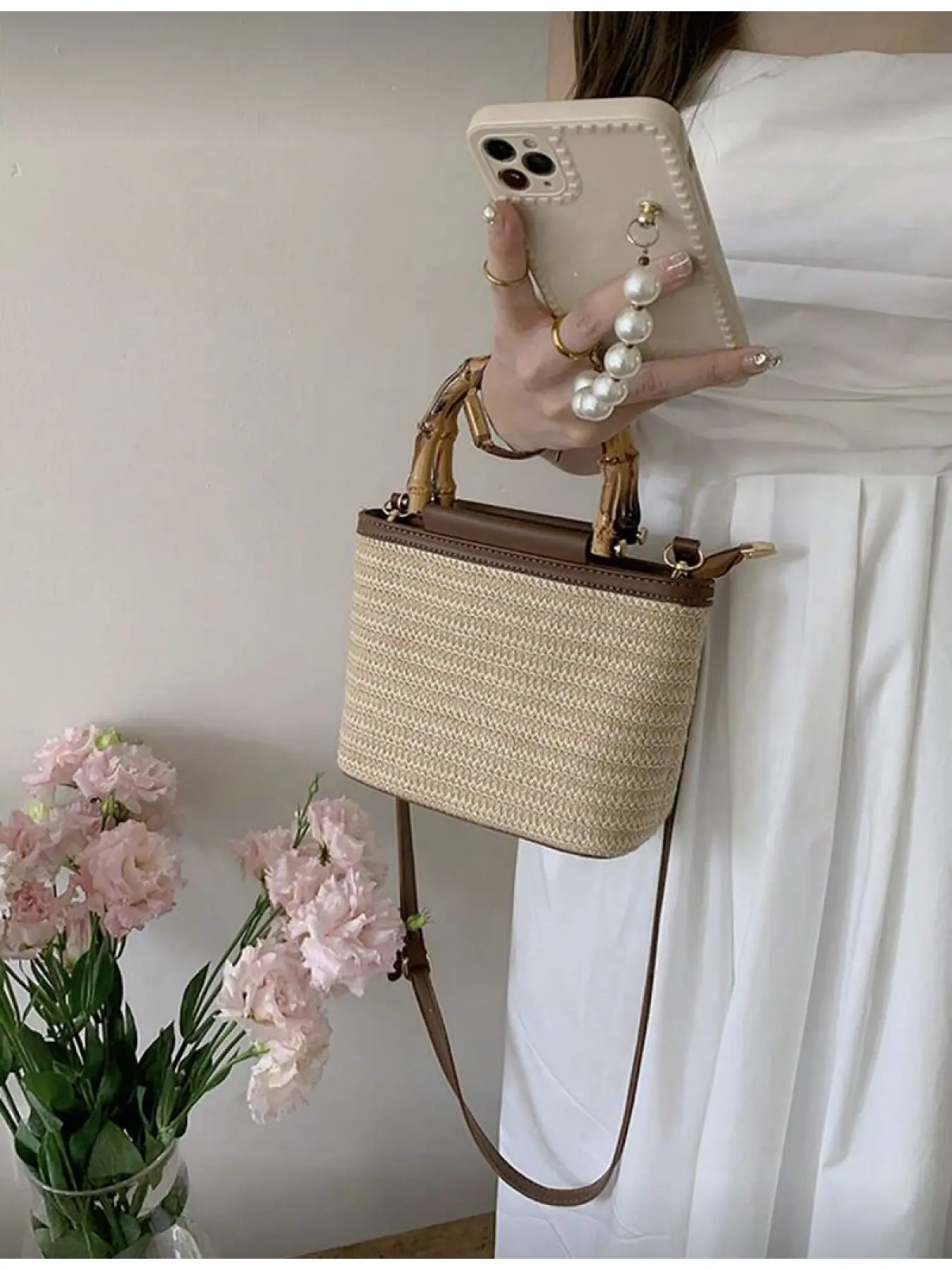 Handwoven Bamboo Handle Beach Bag Artistic Straw PU Leather Patchwork Tote Bag for Women Travel Summer Large Capacity Crossbody Handheld Storage Bag