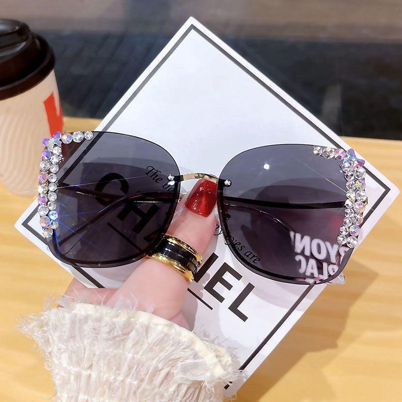 Unisex Designer Cat Eye Glasses – Oversized Retro Square Shades  UV Protection, Simple High-End Stylish Reading Glasses for Round Faces (Luxury Street Style Accessory)