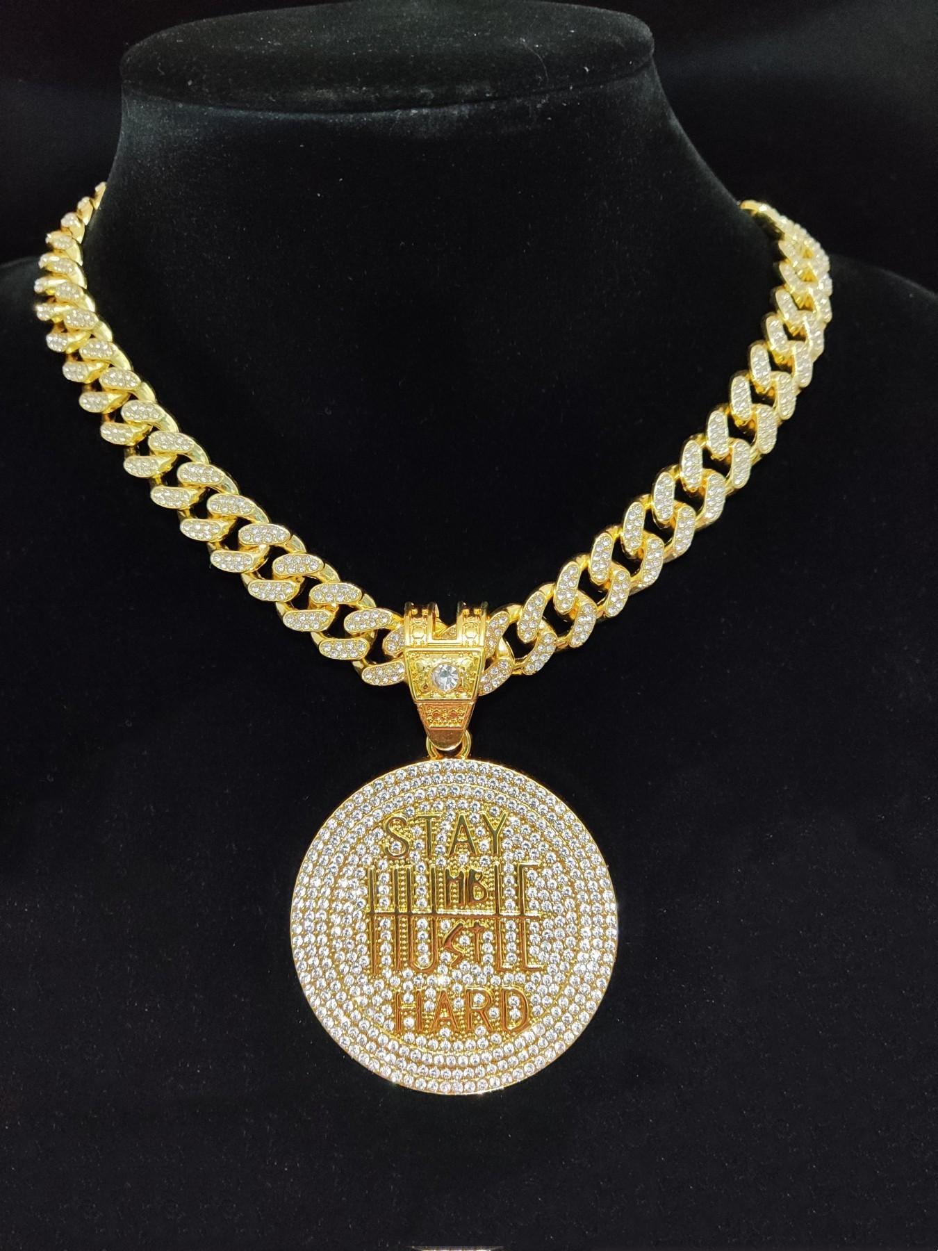 1 Piece Fashion Rhinestone Decorated Round Pendant Initial Necklace for Men & Women, Letter Charm Jewelry for Party, Club, Punk Fashion Accessories for Music Festival, Party Wear, Charms Necklace